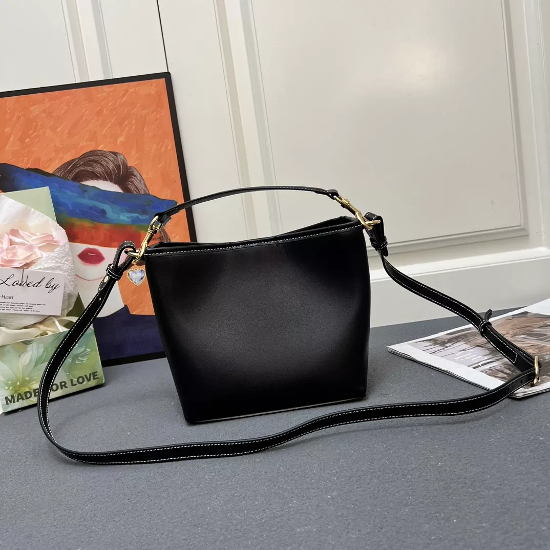 Gucci AAA Quality Messenger Bags For Women Trendy 4115