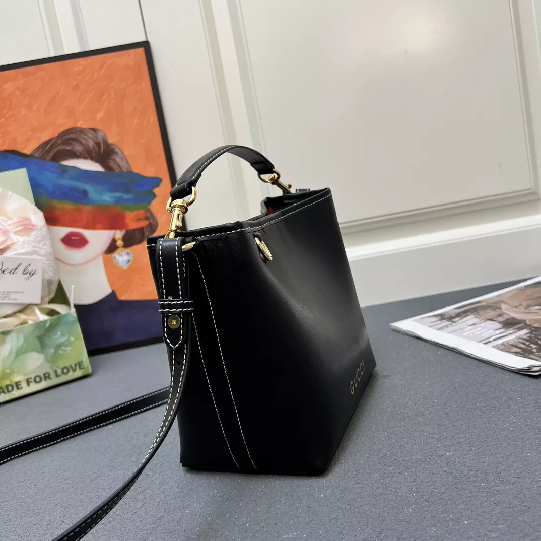 Gucci AAA Quality Messenger Bags For Women Trendy 4115