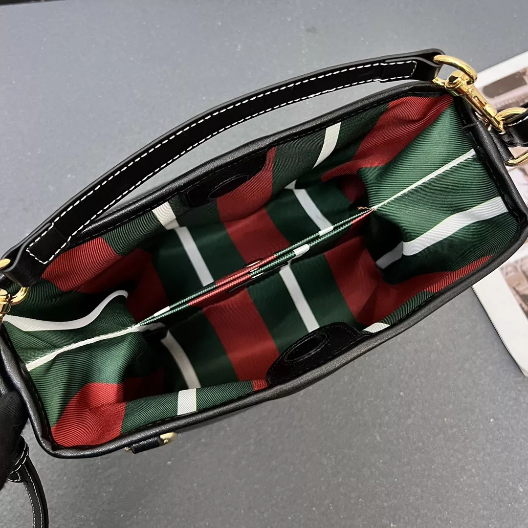 Gucci AAA Quality Messenger Bags For Women Trendy 4115