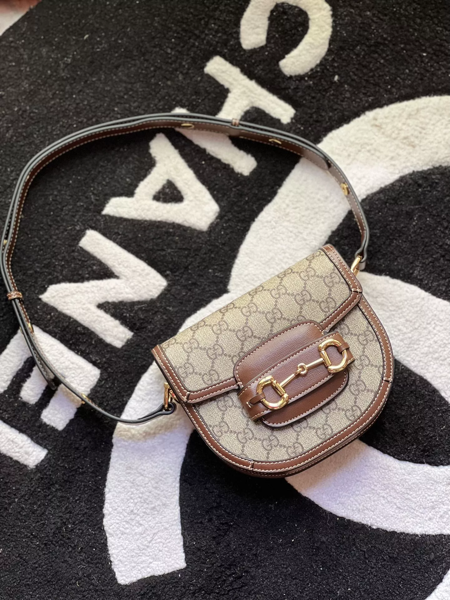 Gucci AAA Quality Messenger Bags For Women Trendy 851