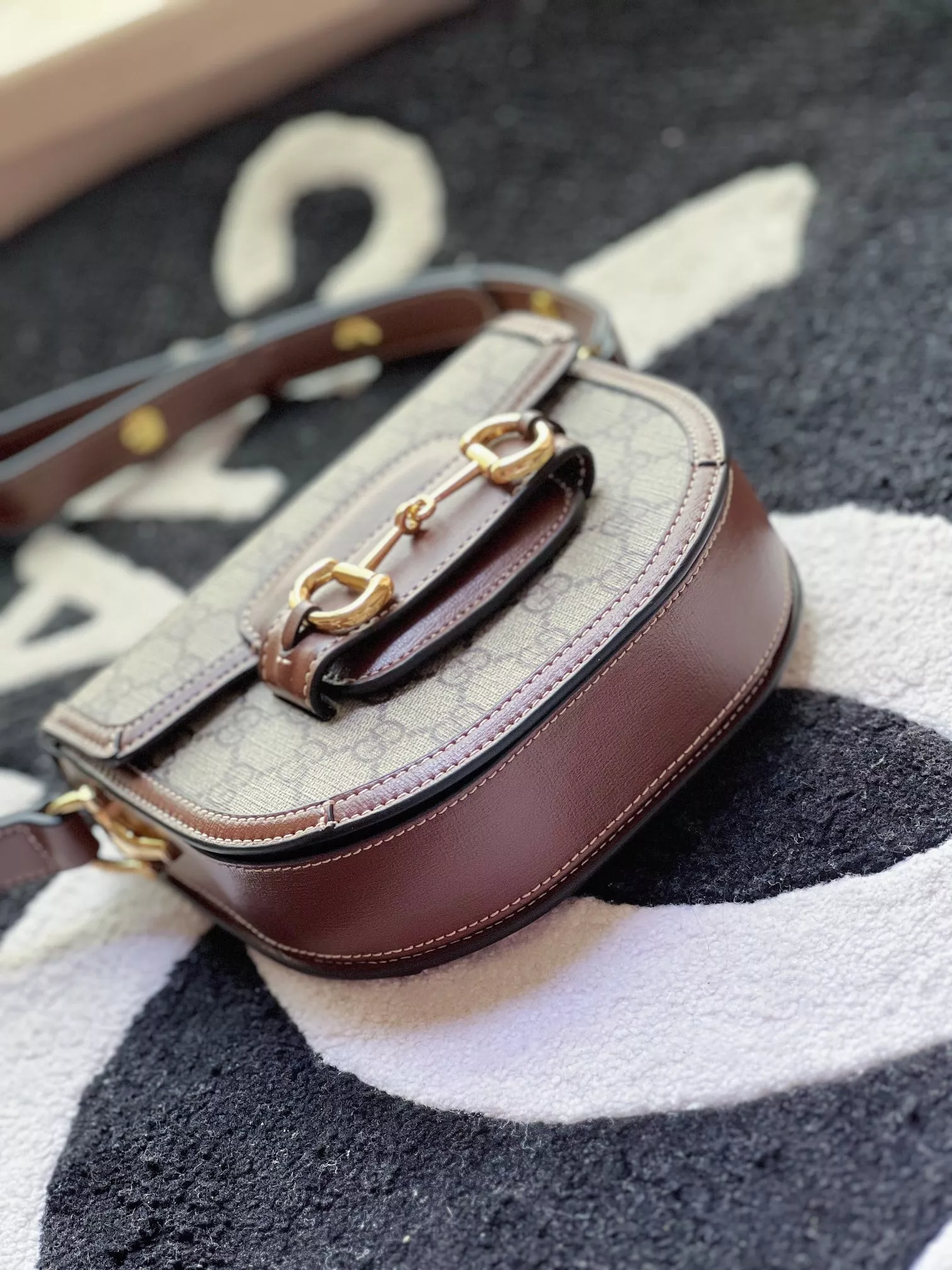 Gucci AAA Quality Messenger Bags For Women Trendy 851