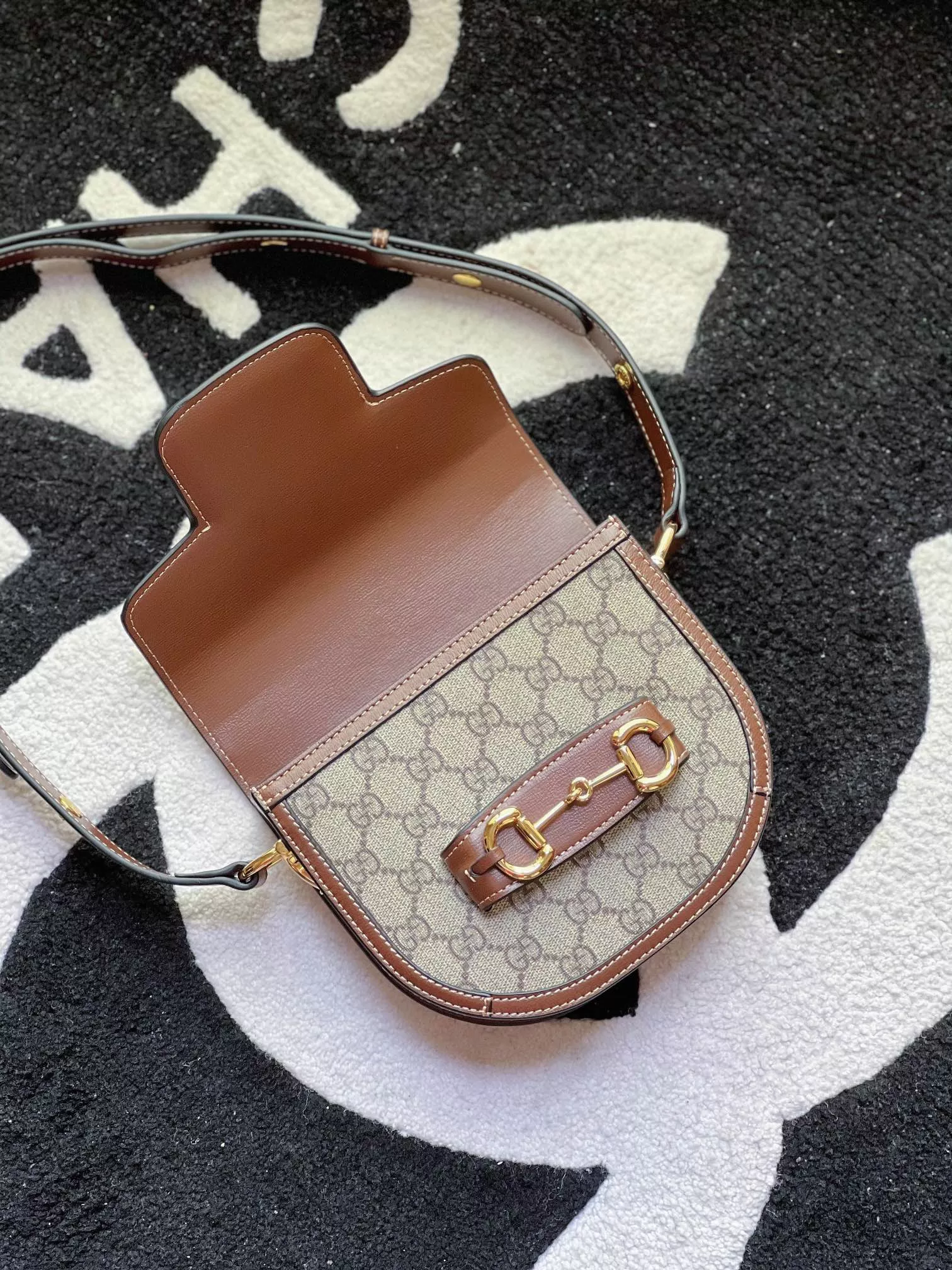 Gucci AAA Quality Messenger Bags For Women Trendy 851