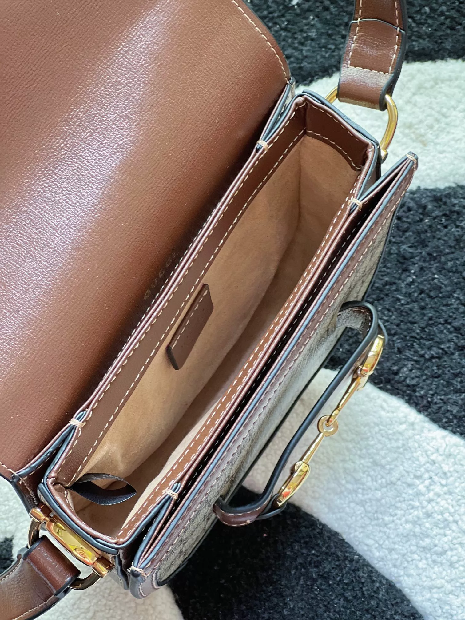 Gucci AAA Quality Messenger Bags For Women Trendy 851