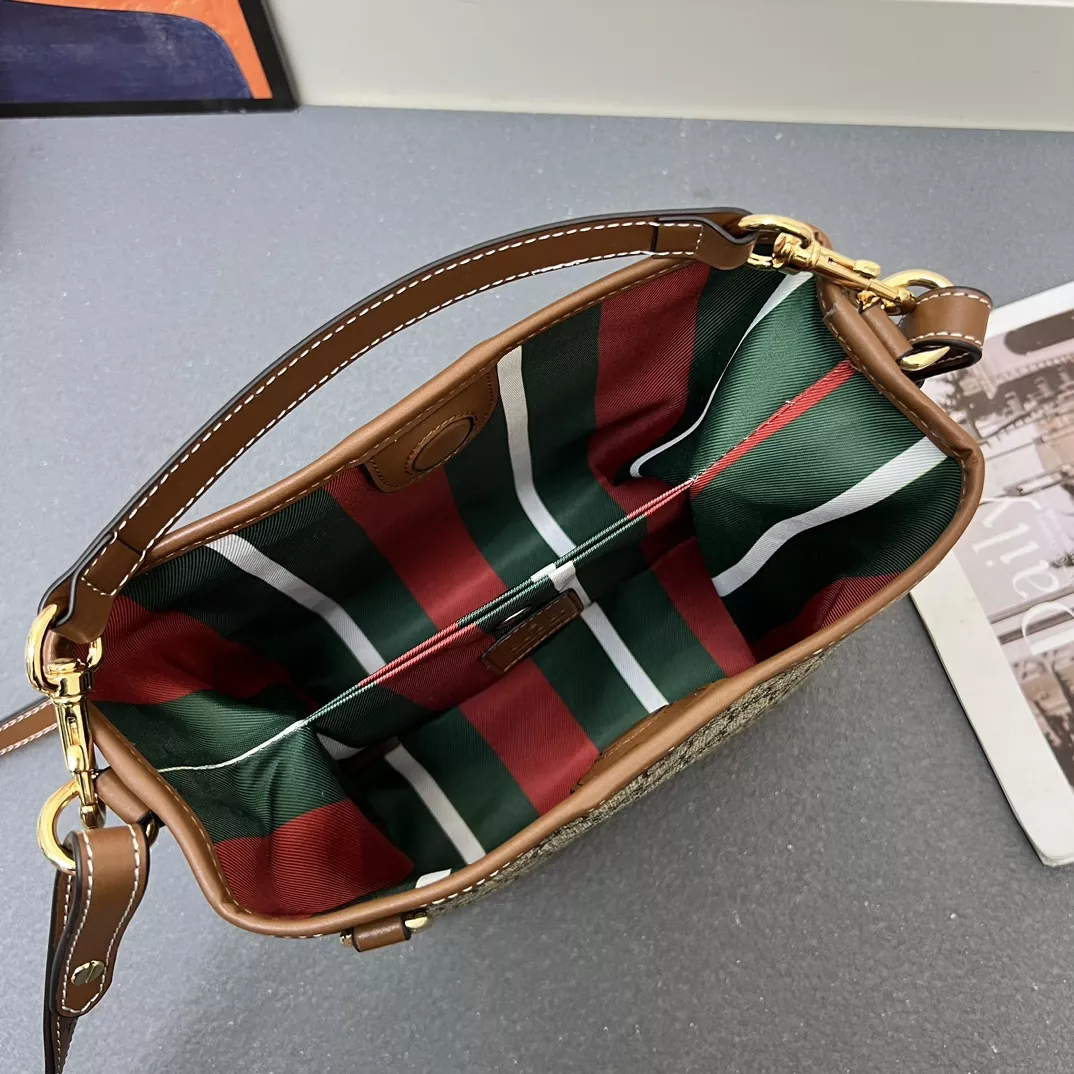Gucci AAA Quality Messenger Bags For Women Unique 5418