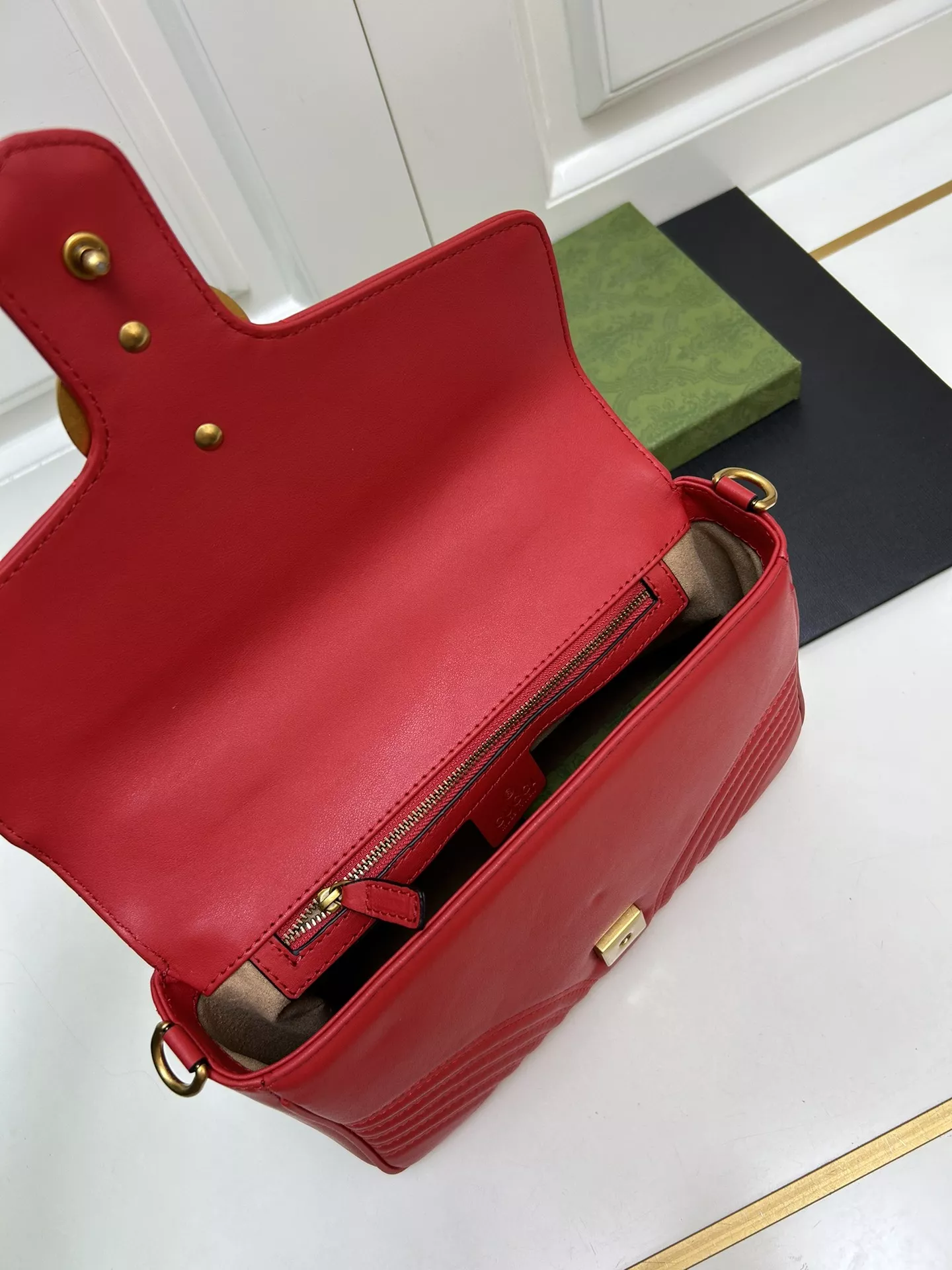 Gucci AAA Quality Messenger Bags For Women Unique 9137