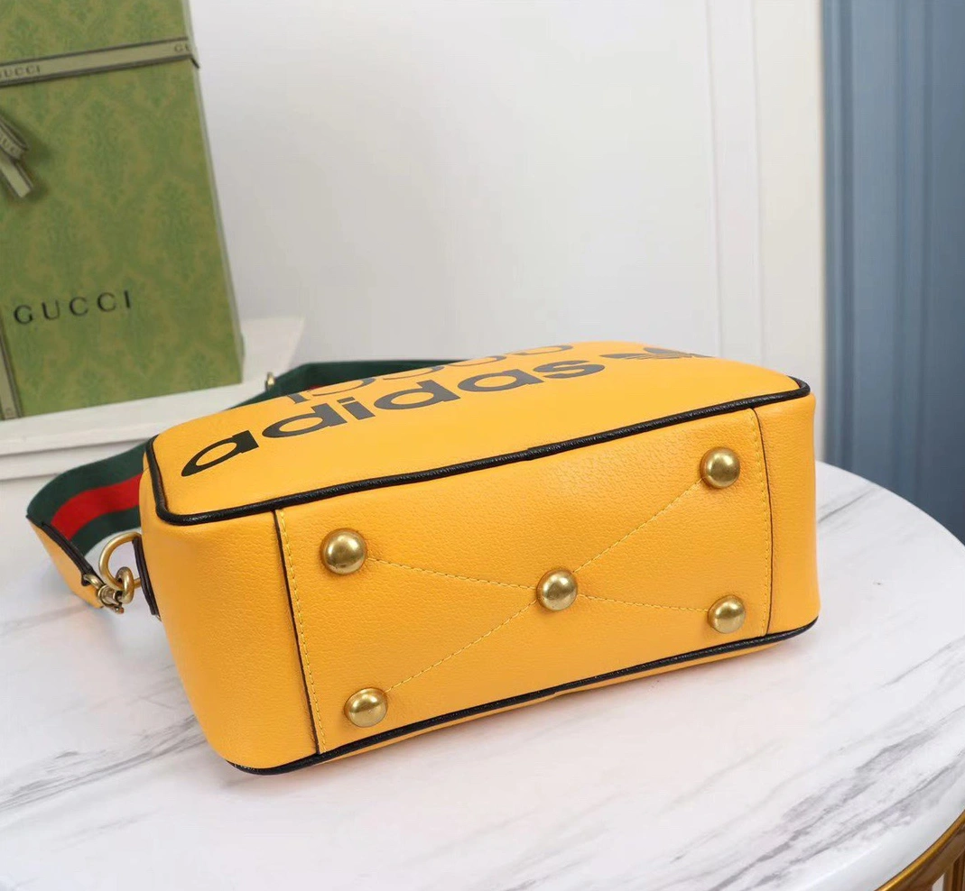 Gucci AAA Quality Messenger Bags For Women Unique 962