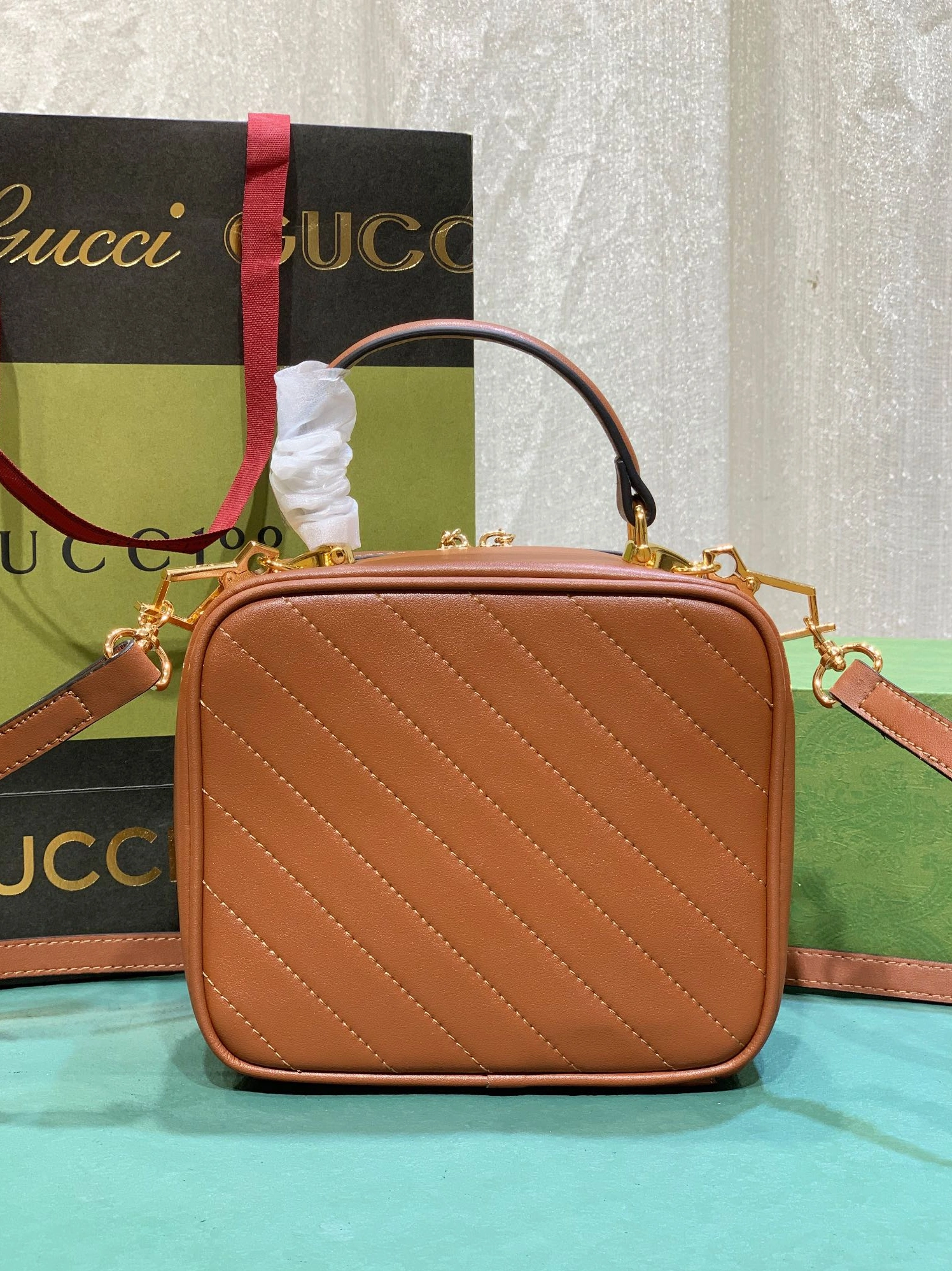 Gucci AAA Quality Messenger Bags For Women UrbanStyle 1966