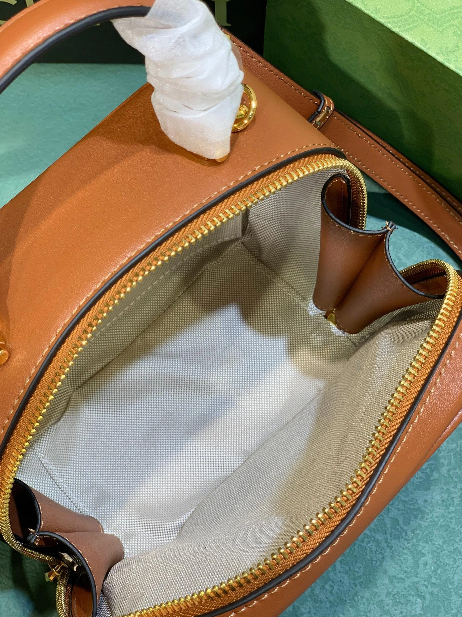 Gucci AAA Quality Messenger Bags For Women UrbanStyle 1966