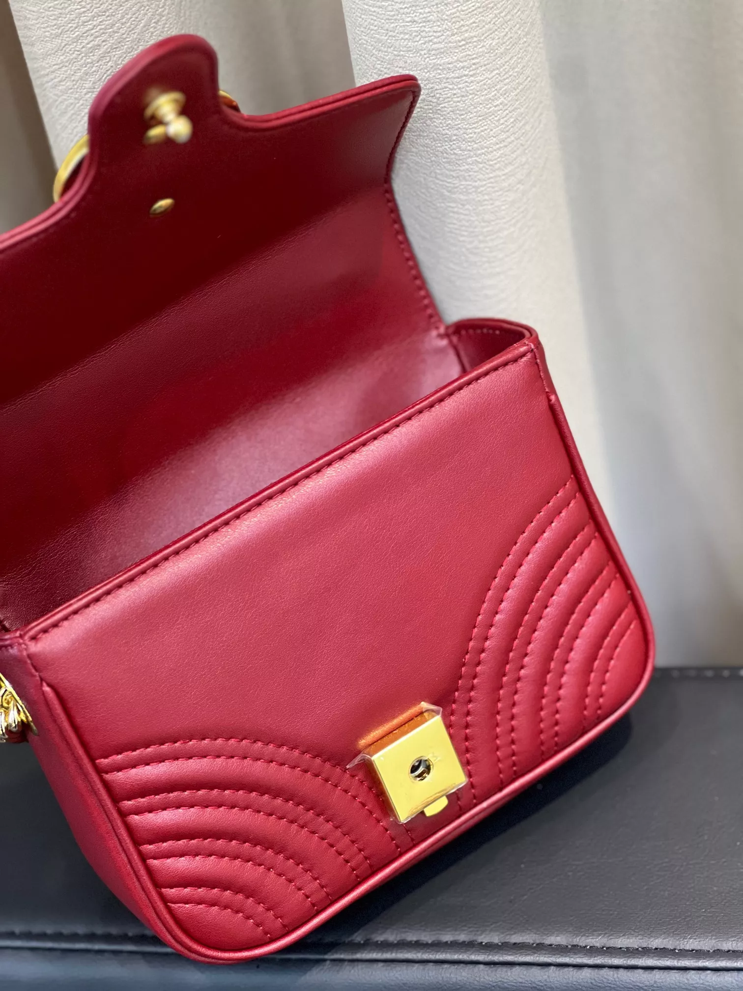 Gucci AAA Quality Messenger Bags For Women UrbanStyle 4111