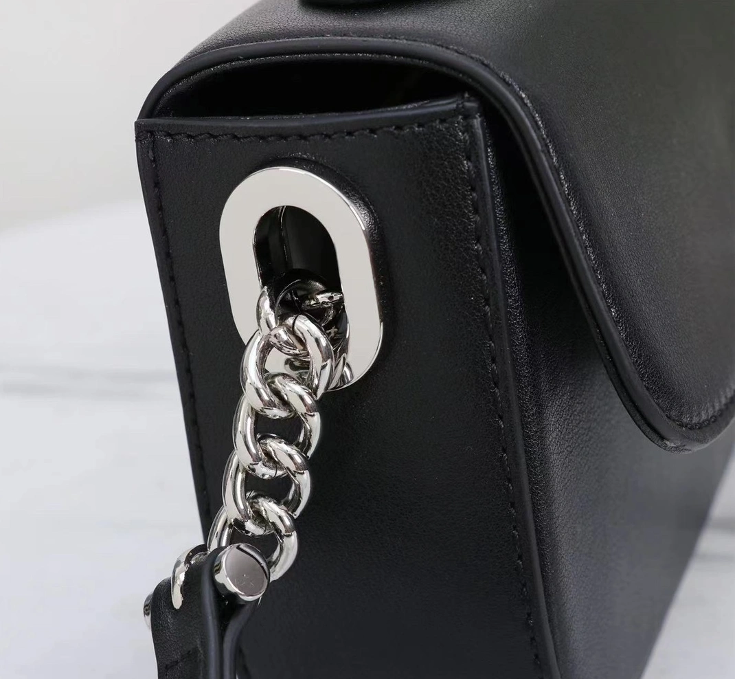 Gucci AAA Quality Messenger Bags For Women Versatile 1112
