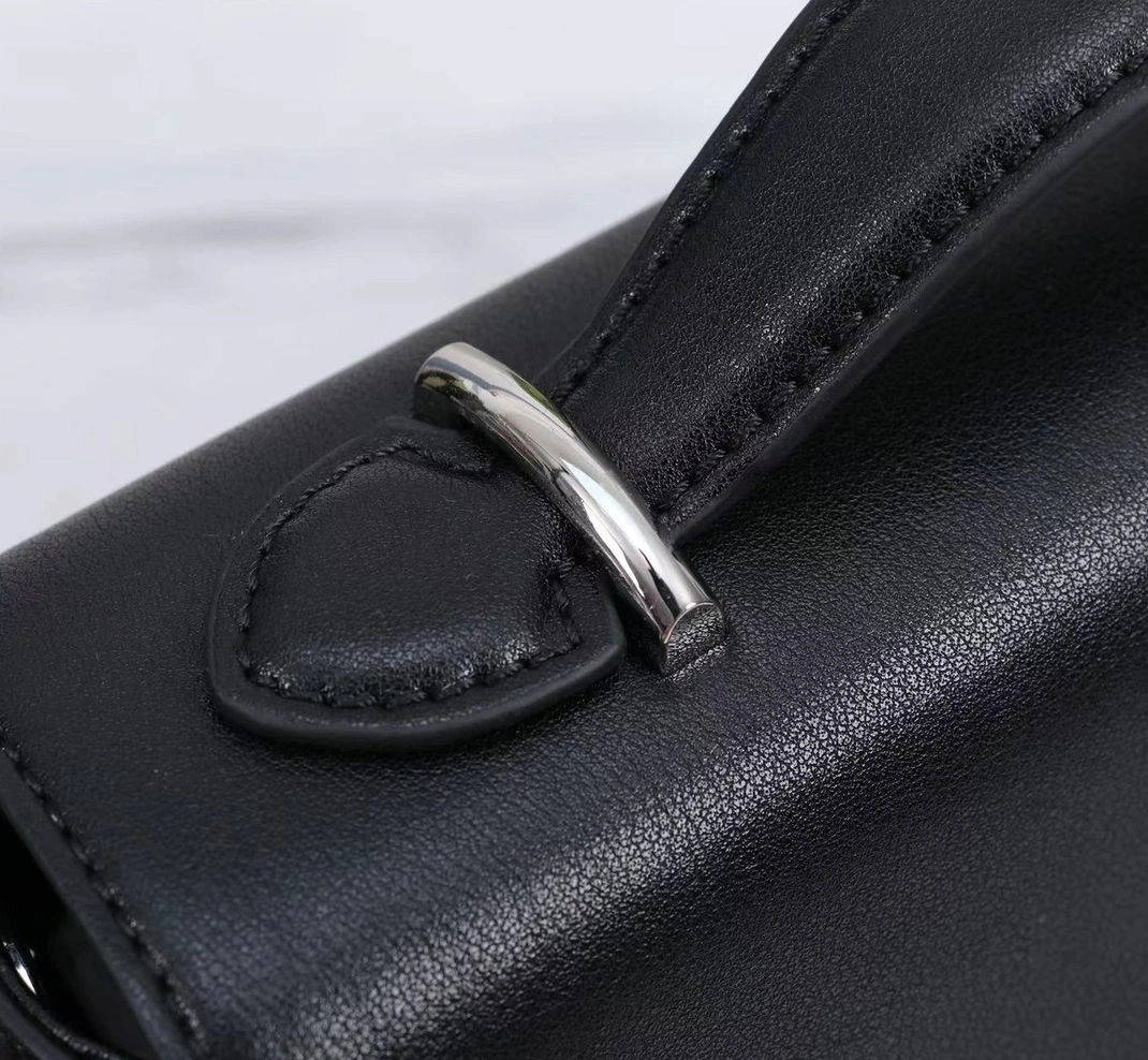 Gucci AAA Quality Messenger Bags For Women Versatile 1112