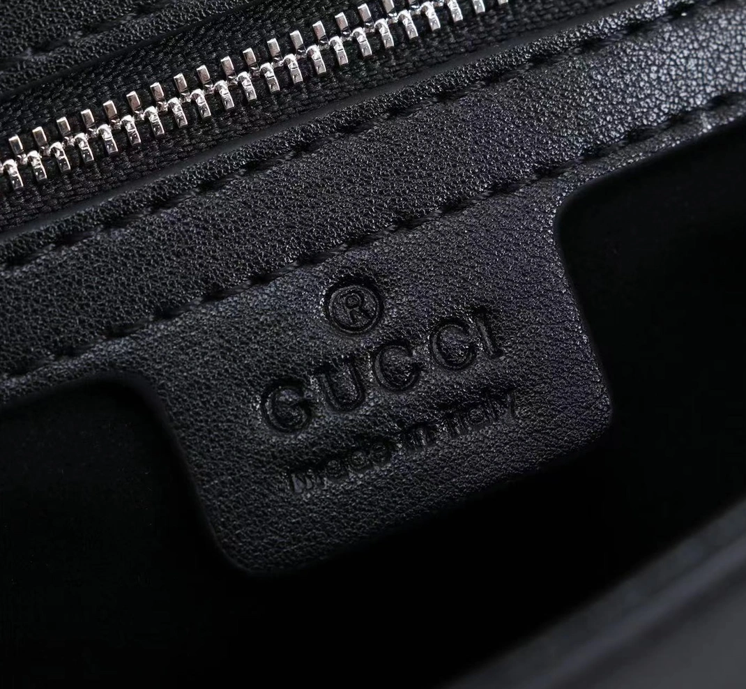 Gucci AAA Quality Messenger Bags For Women Versatile 1112