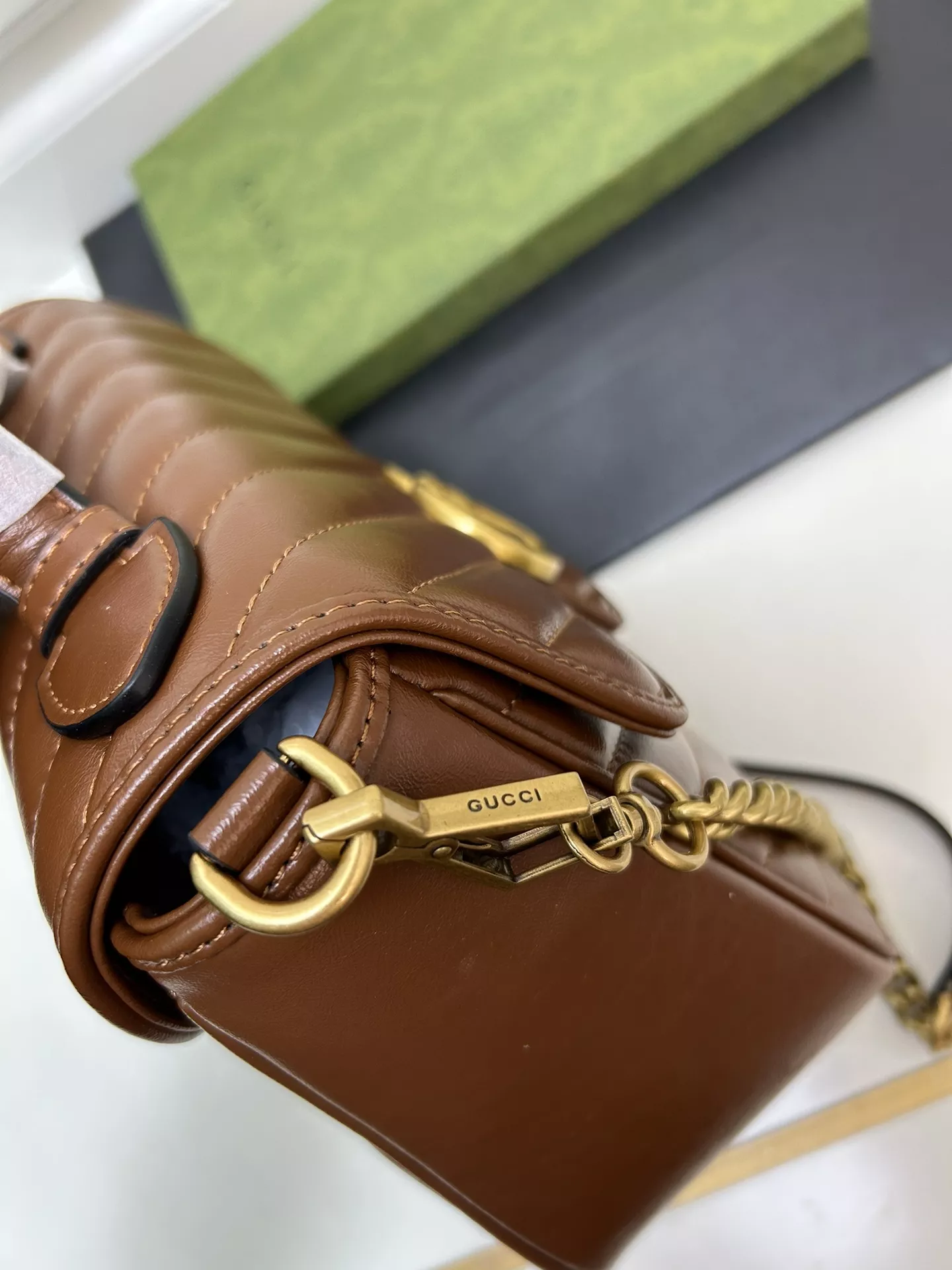 Gucci AAA Quality Messenger Bags For Women Versatile 197