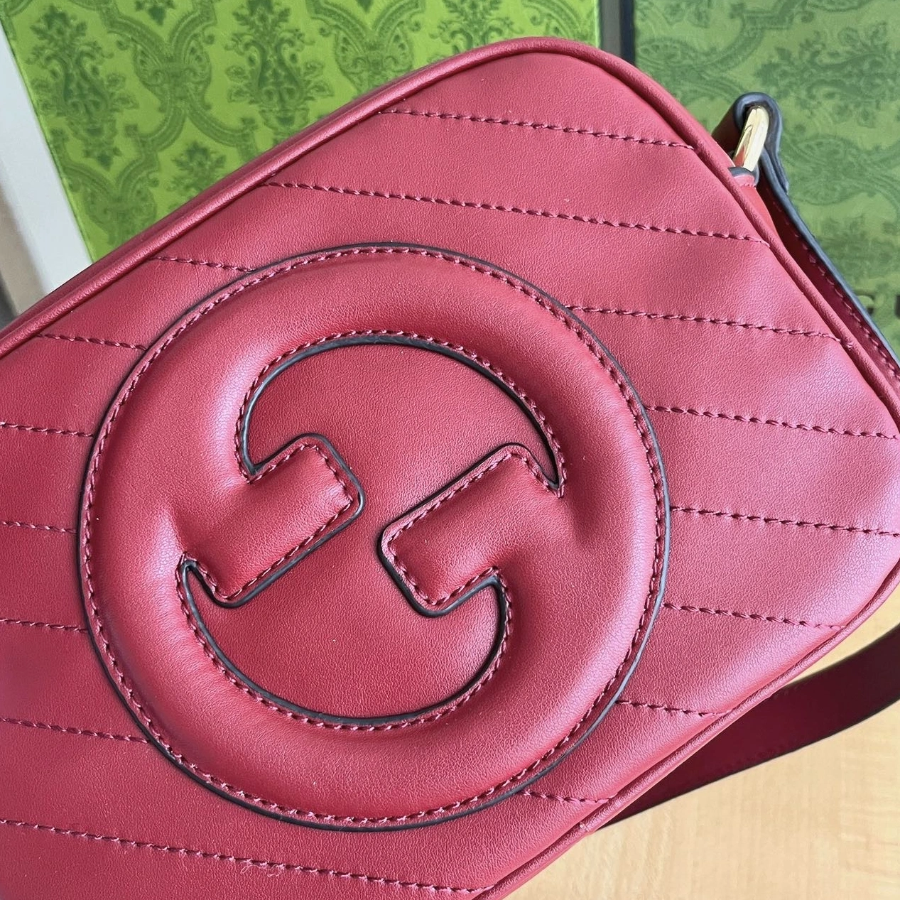 Gucci AAA Quality Messenger Bags For Women Versatile 9733