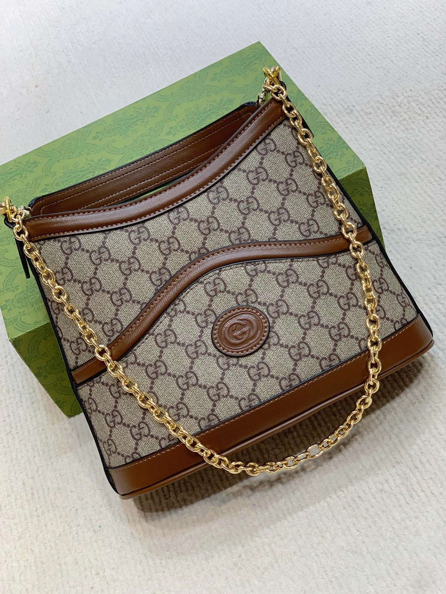 Gucci AAA Quality Messenger Bags For Women WellDesigned 2710