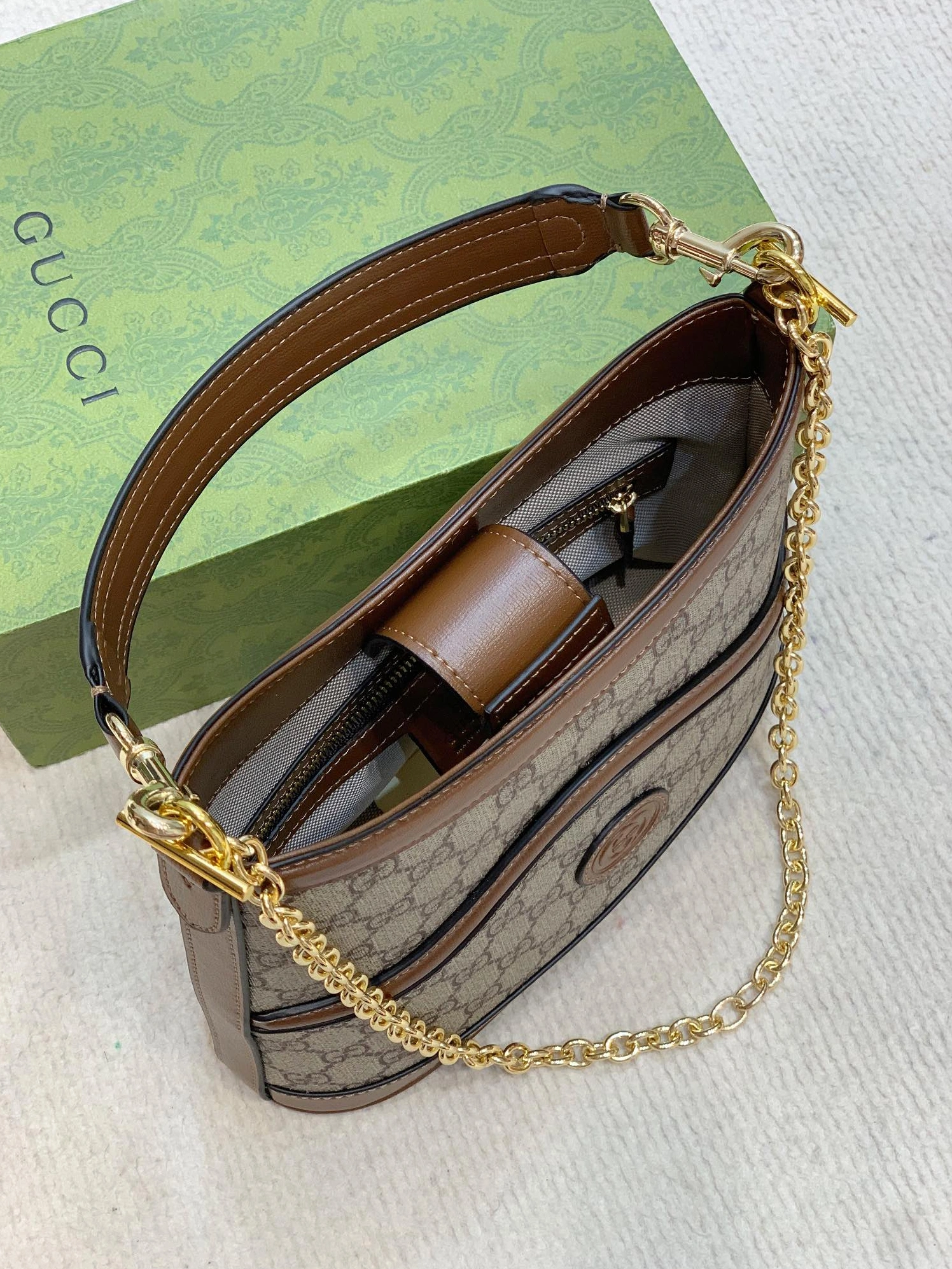 Gucci AAA Quality Messenger Bags For Women WellDesigned 2710