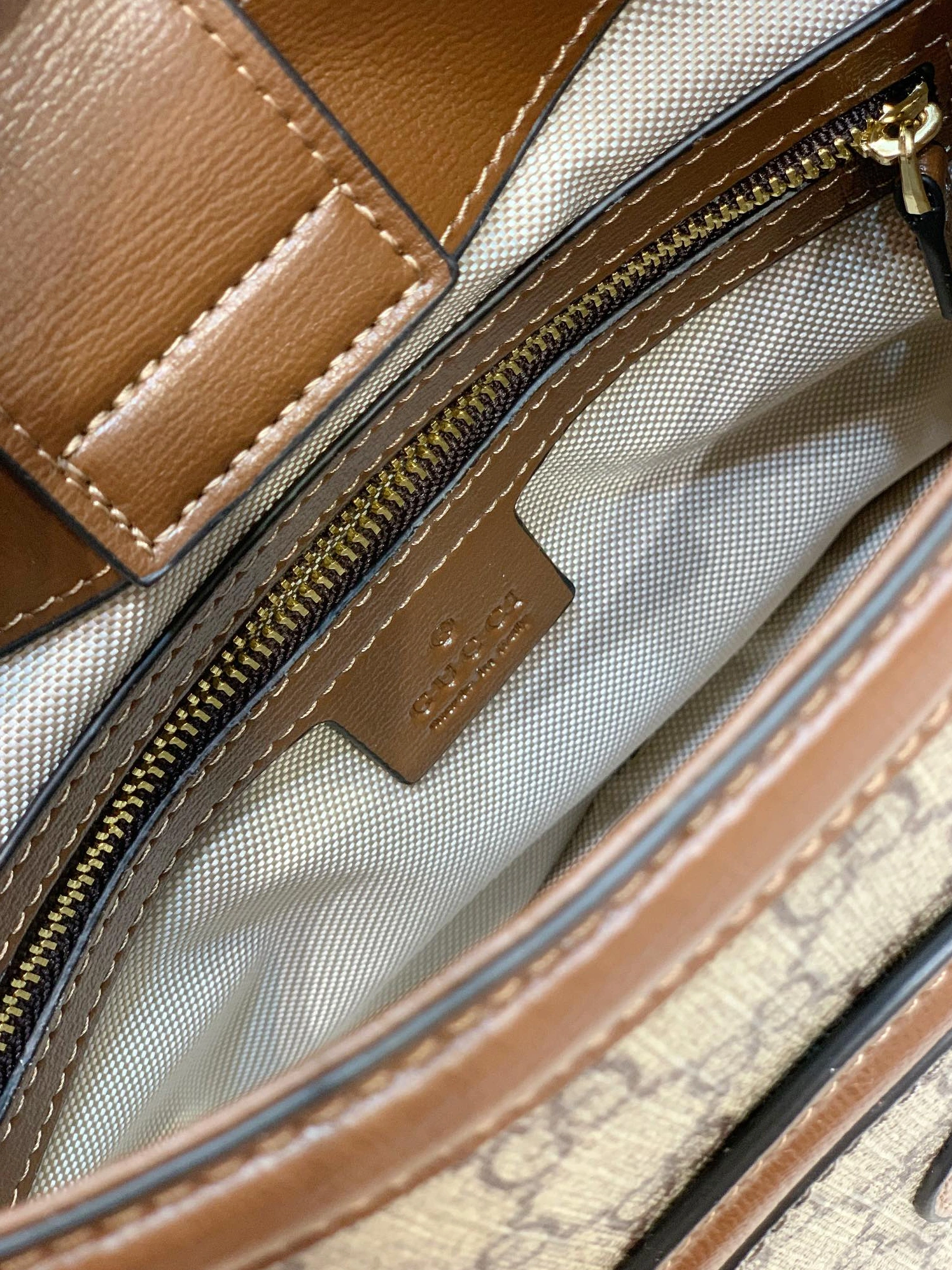 Gucci AAA Quality Messenger Bags For Women WellDesigned 2710
