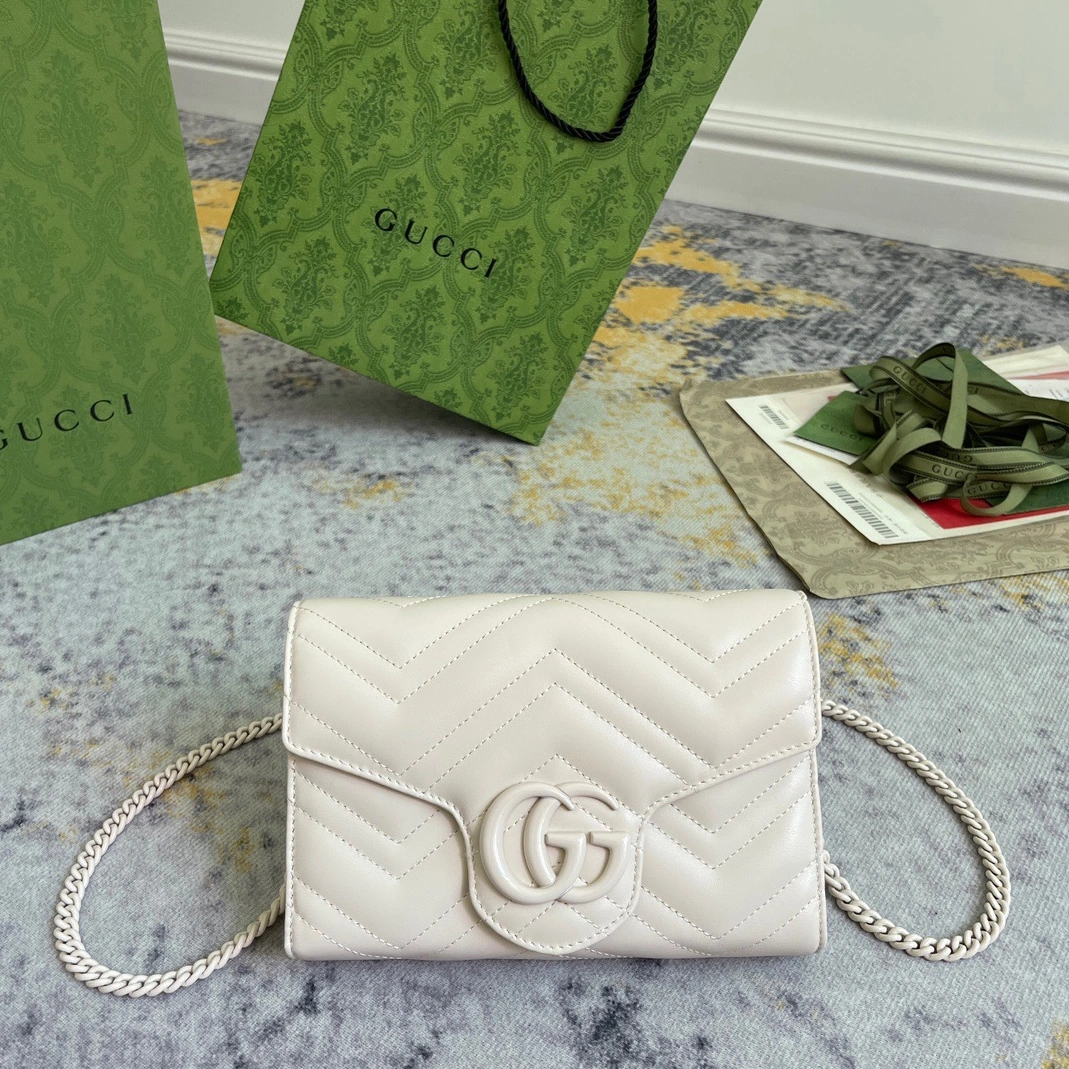 Gucci AAA Quality Messenger Bags For Women WellDesigned 4751
