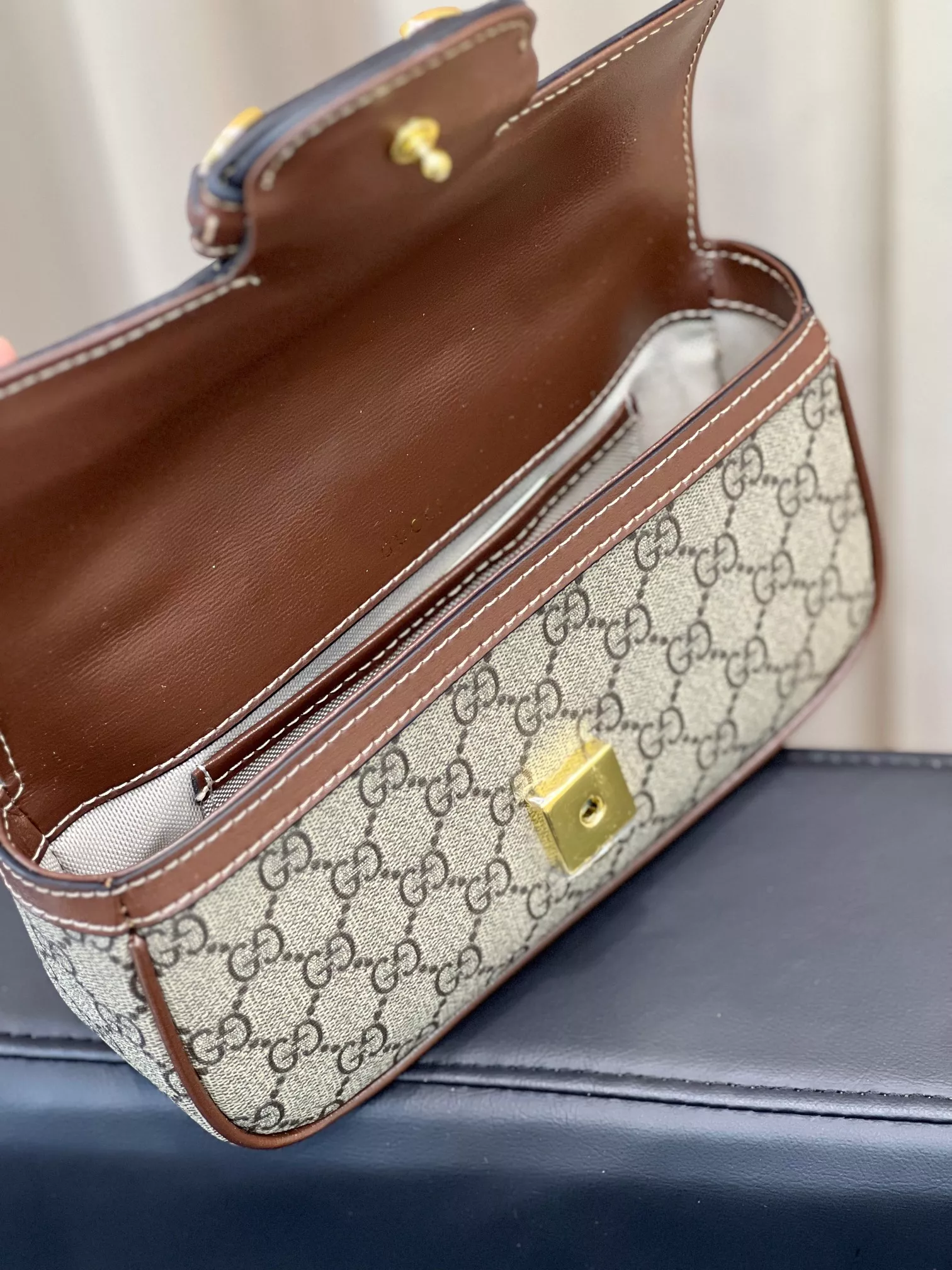 Gucci AAA Quality Messenger Bags For Women WellDesigned 5538
