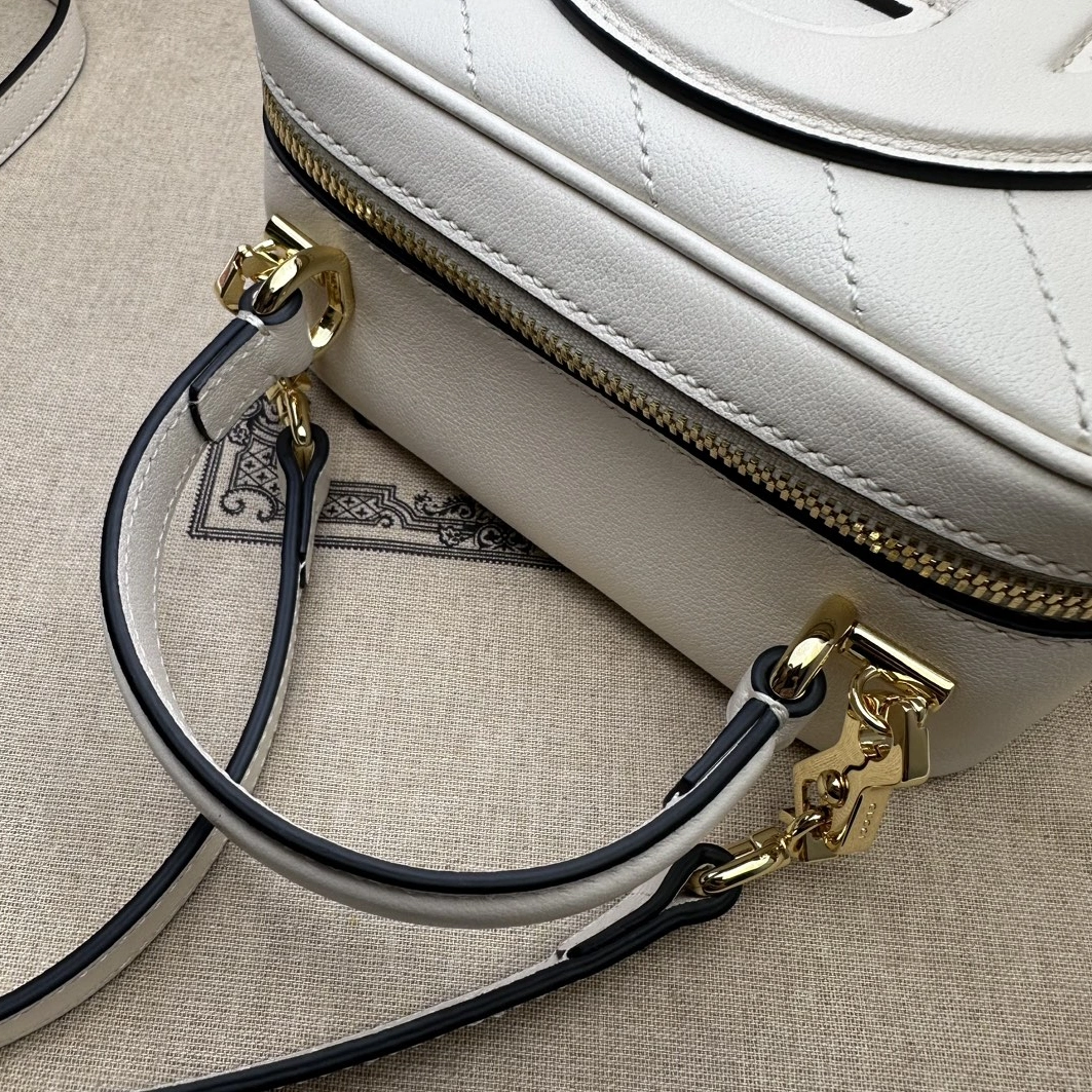 Gucci AAA Quality Messenger Bags For Women WellDesigned 6119