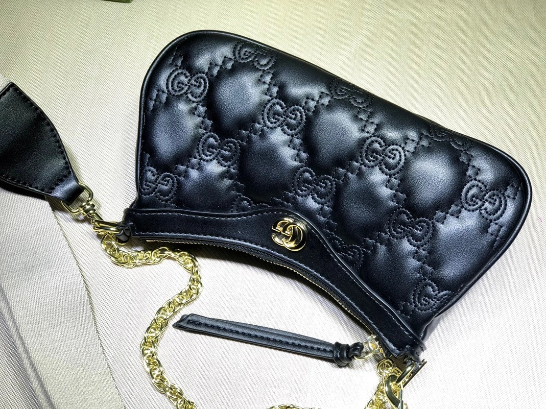 Gucci AAA Quality Messenger Bags For Women WellDesigned 711