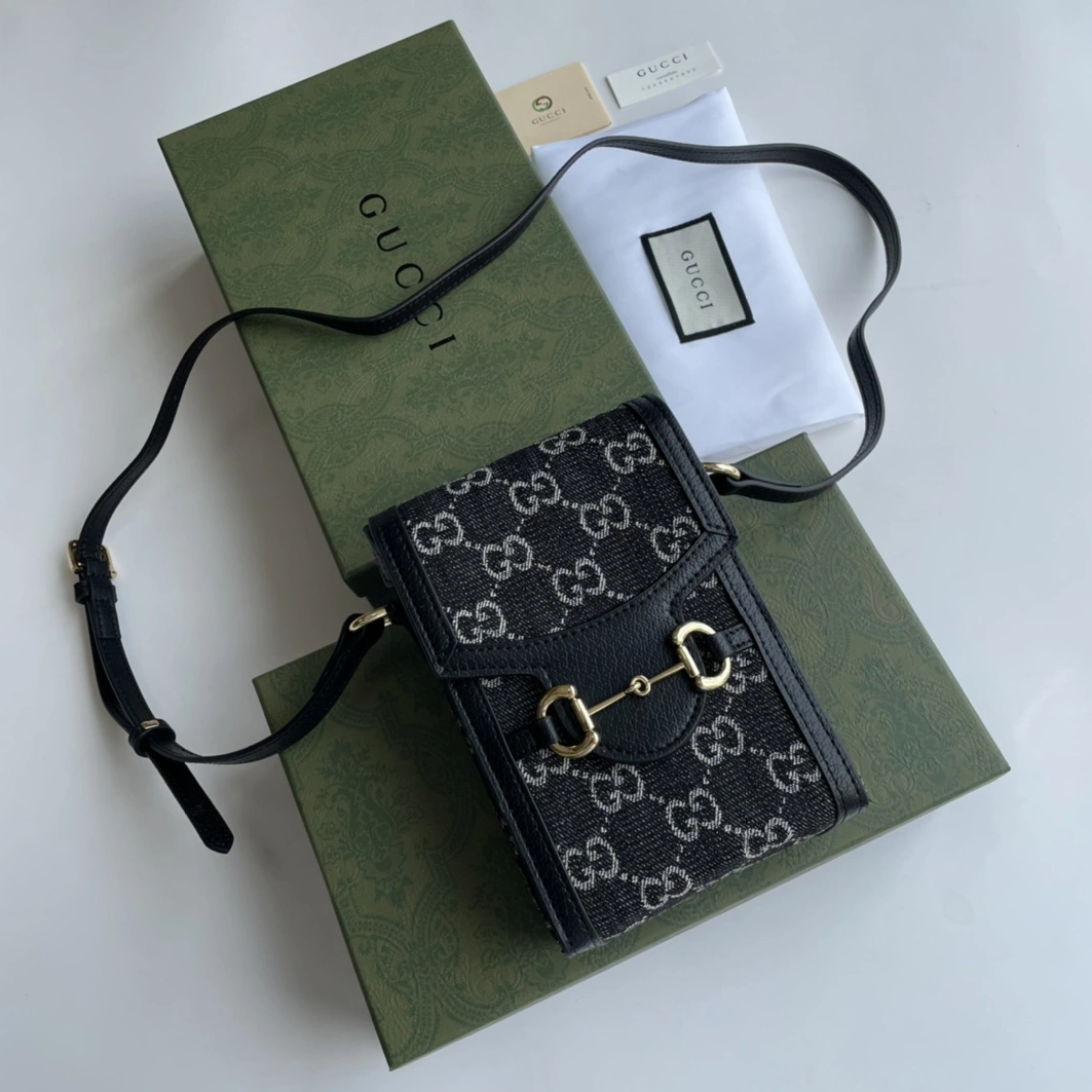 Gucci AAA Quality Messenger Bags Trendy 8362