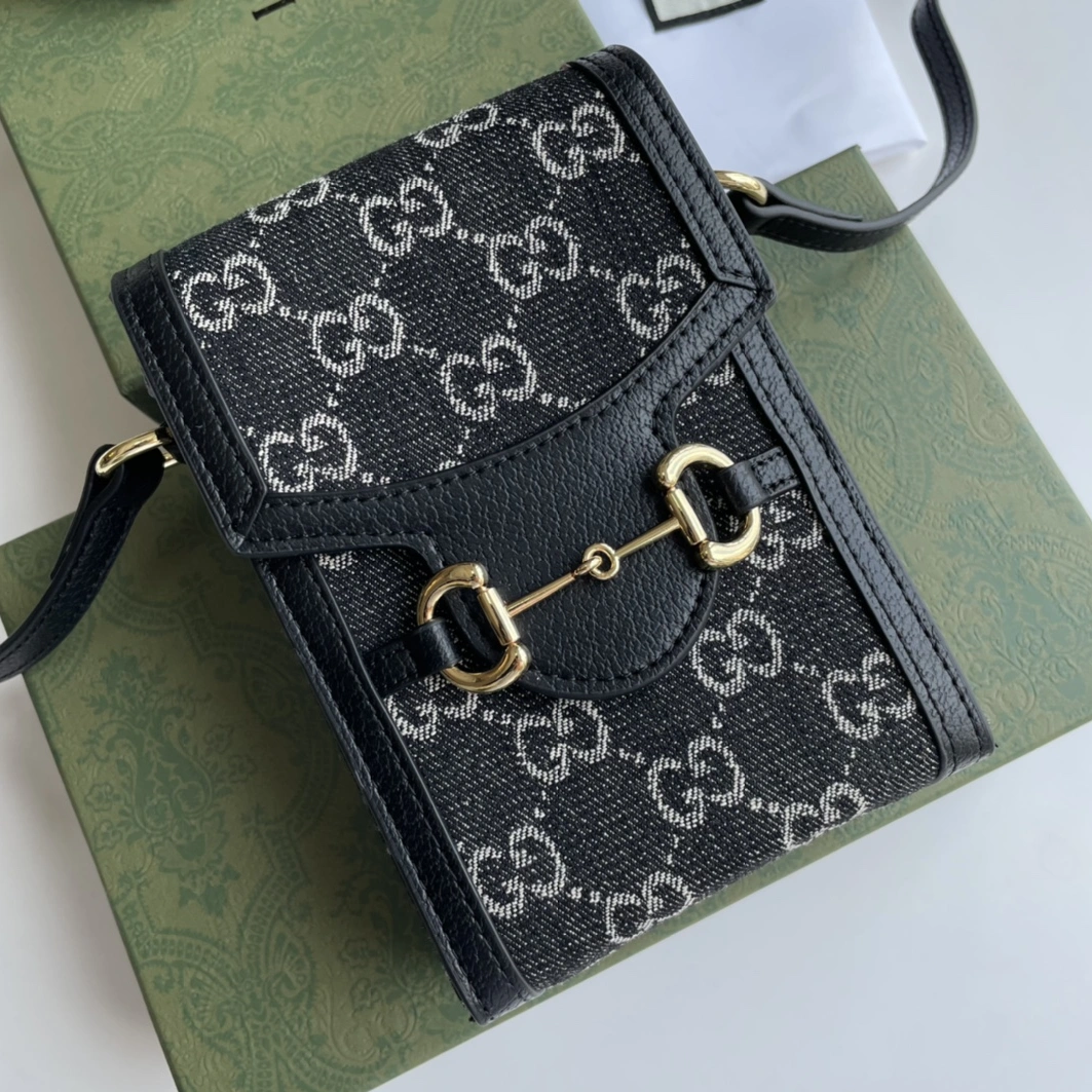Gucci AAA Quality Messenger Bags Trendy 8362