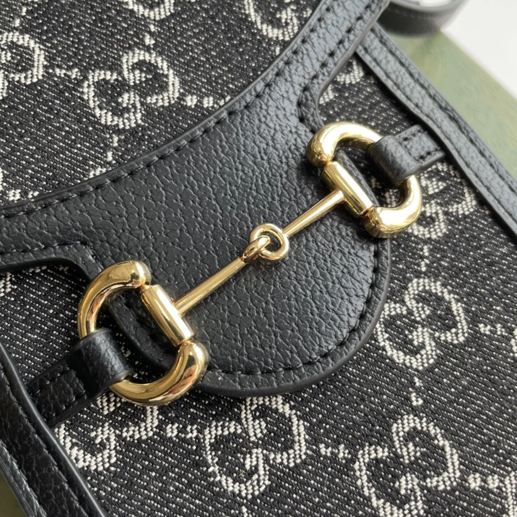 Gucci AAA Quality Messenger Bags Trendy 8362