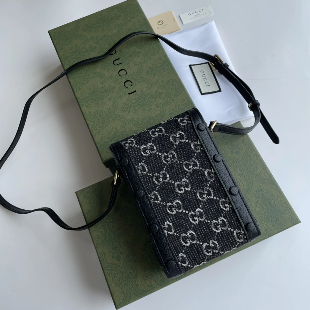 Gucci AAA Quality Messenger Bags Trendy 8362