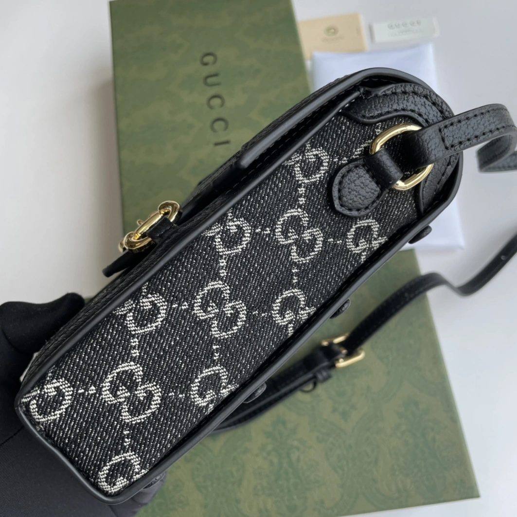 Gucci AAA Quality Messenger Bags Trendy 8362