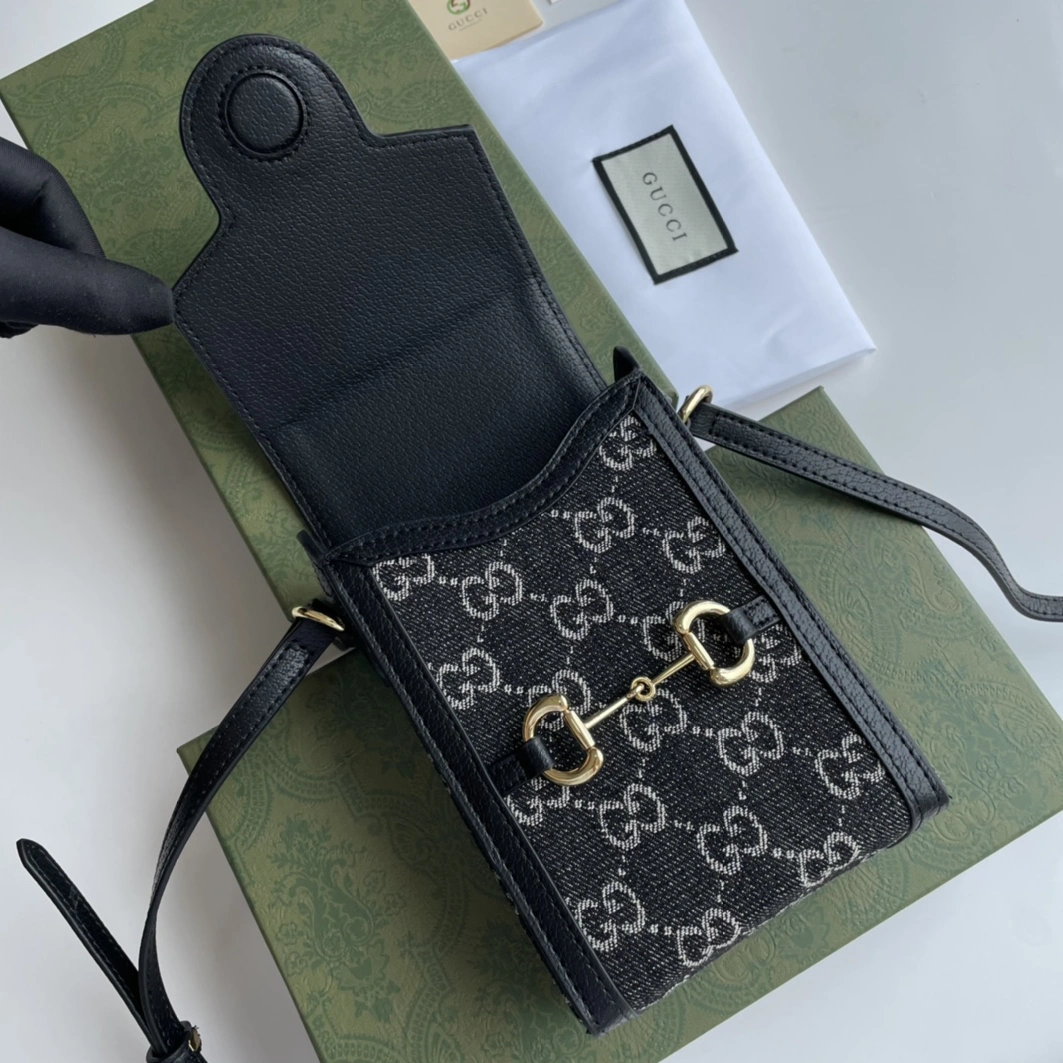 Gucci AAA Quality Messenger Bags Trendy 8362