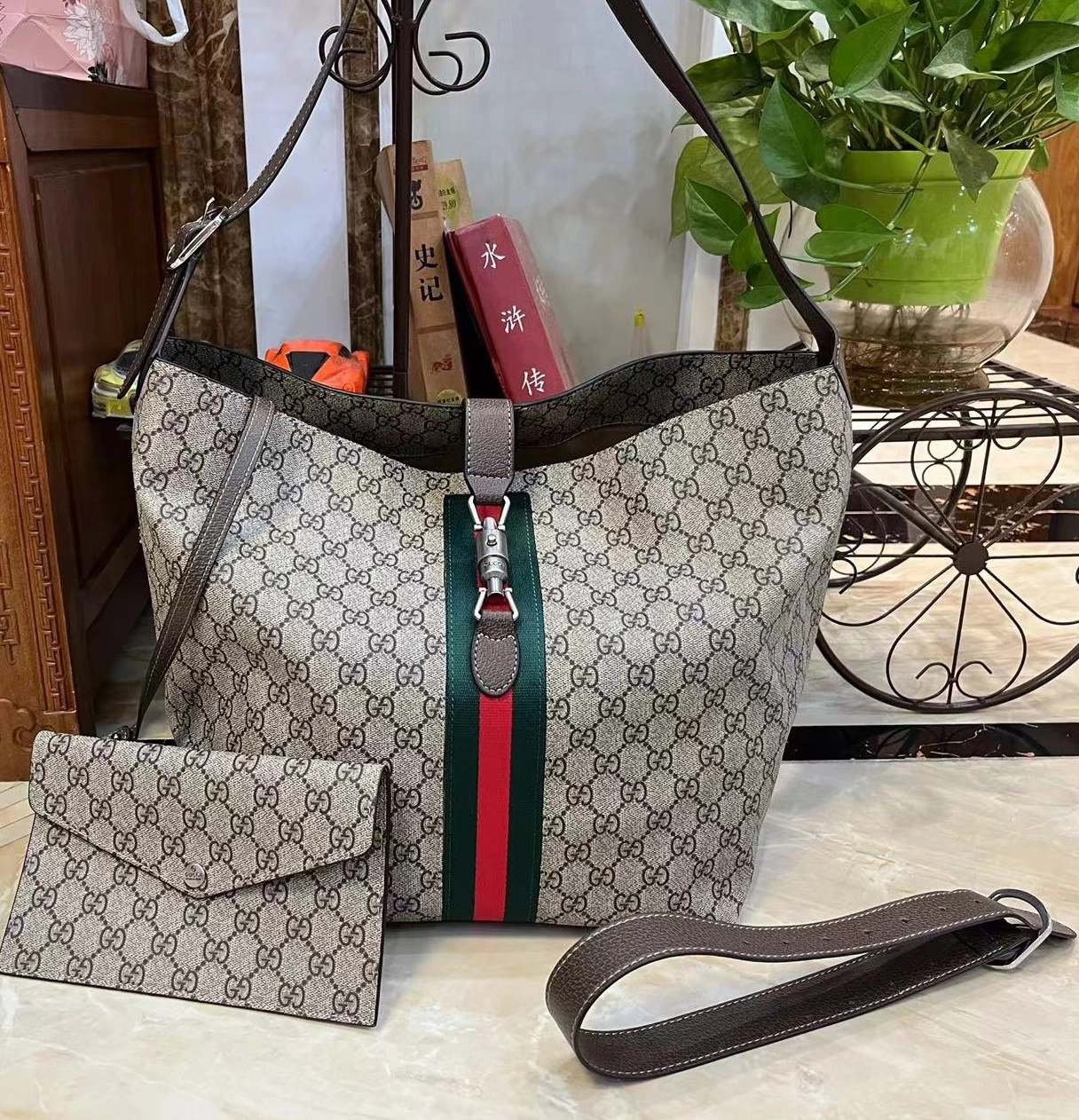 Gucci AAA Quality Shoulder Bags For Women AllSeason 8567