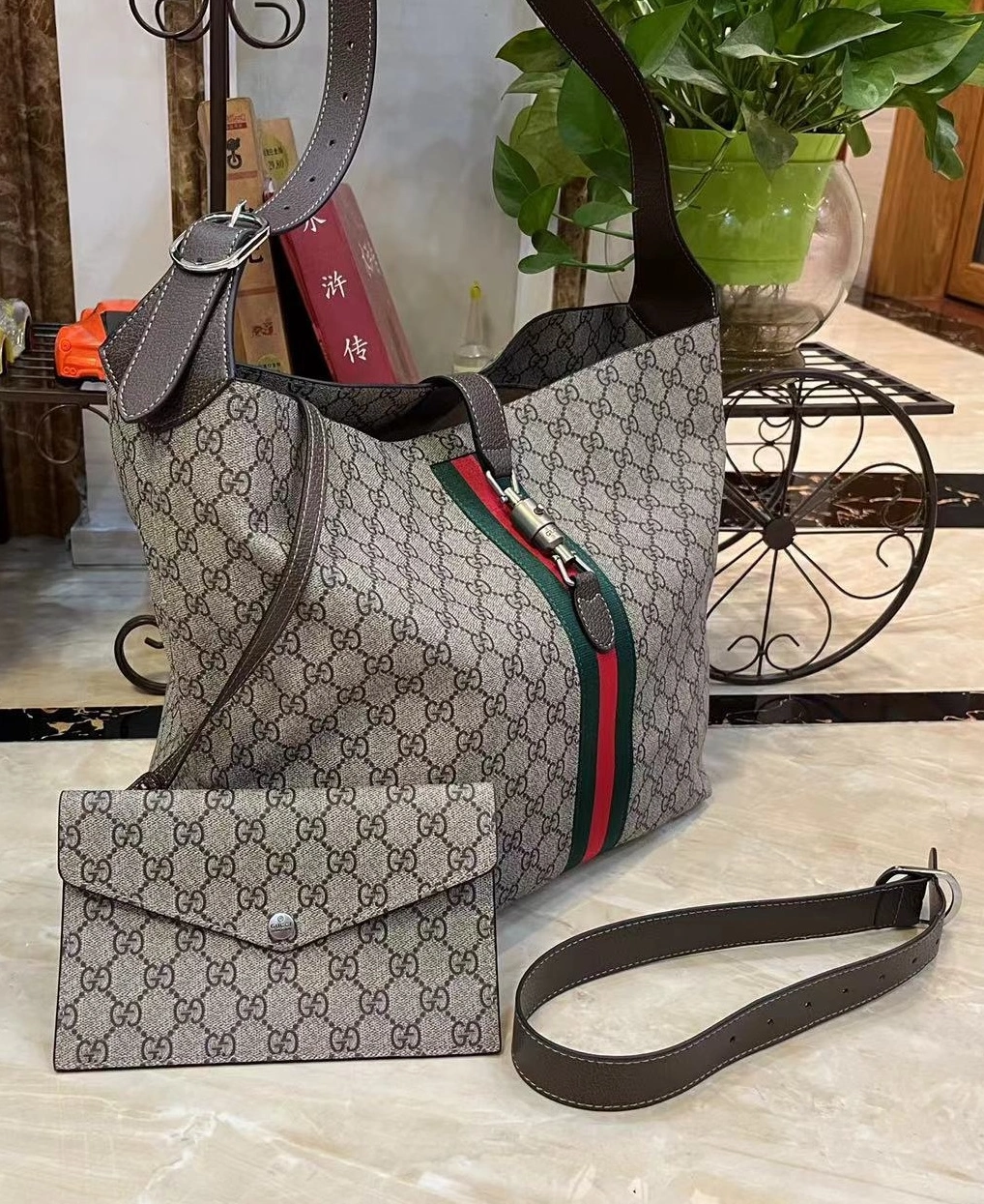 Gucci AAA Quality Shoulder Bags For Women AllSeason 8567