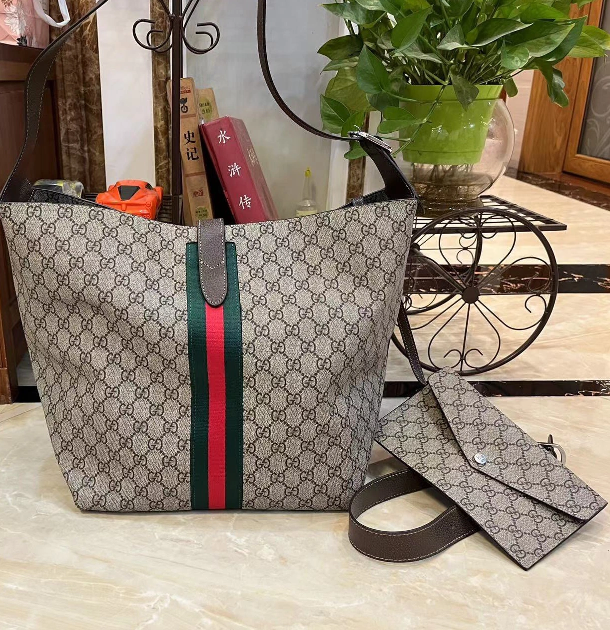 Gucci AAA Quality Shoulder Bags For Women AllSeason 8567
