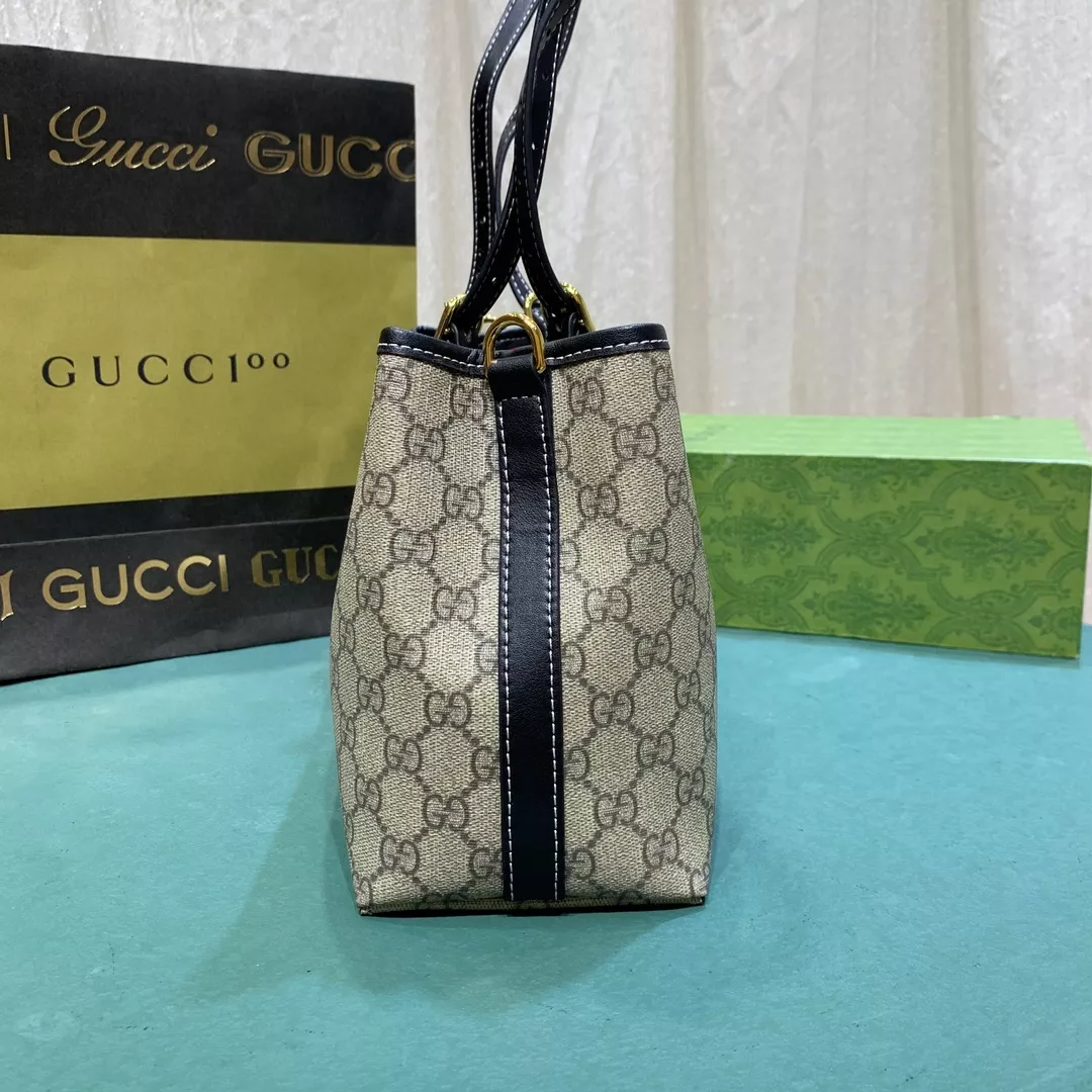 Gucci AAA Quality Shoulder Bags For Women Durable 8592