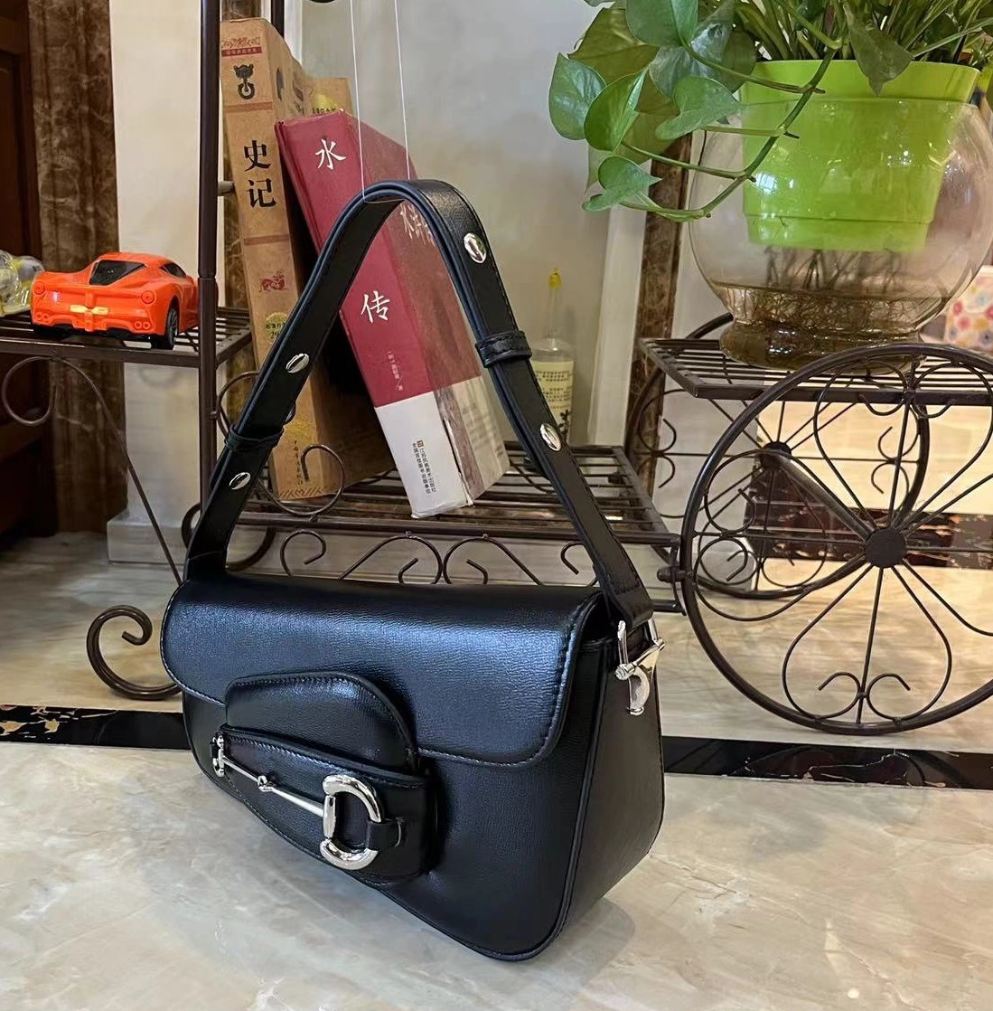 Gucci AAA Quality Shoulder Bags For Women EyeCatching 8020