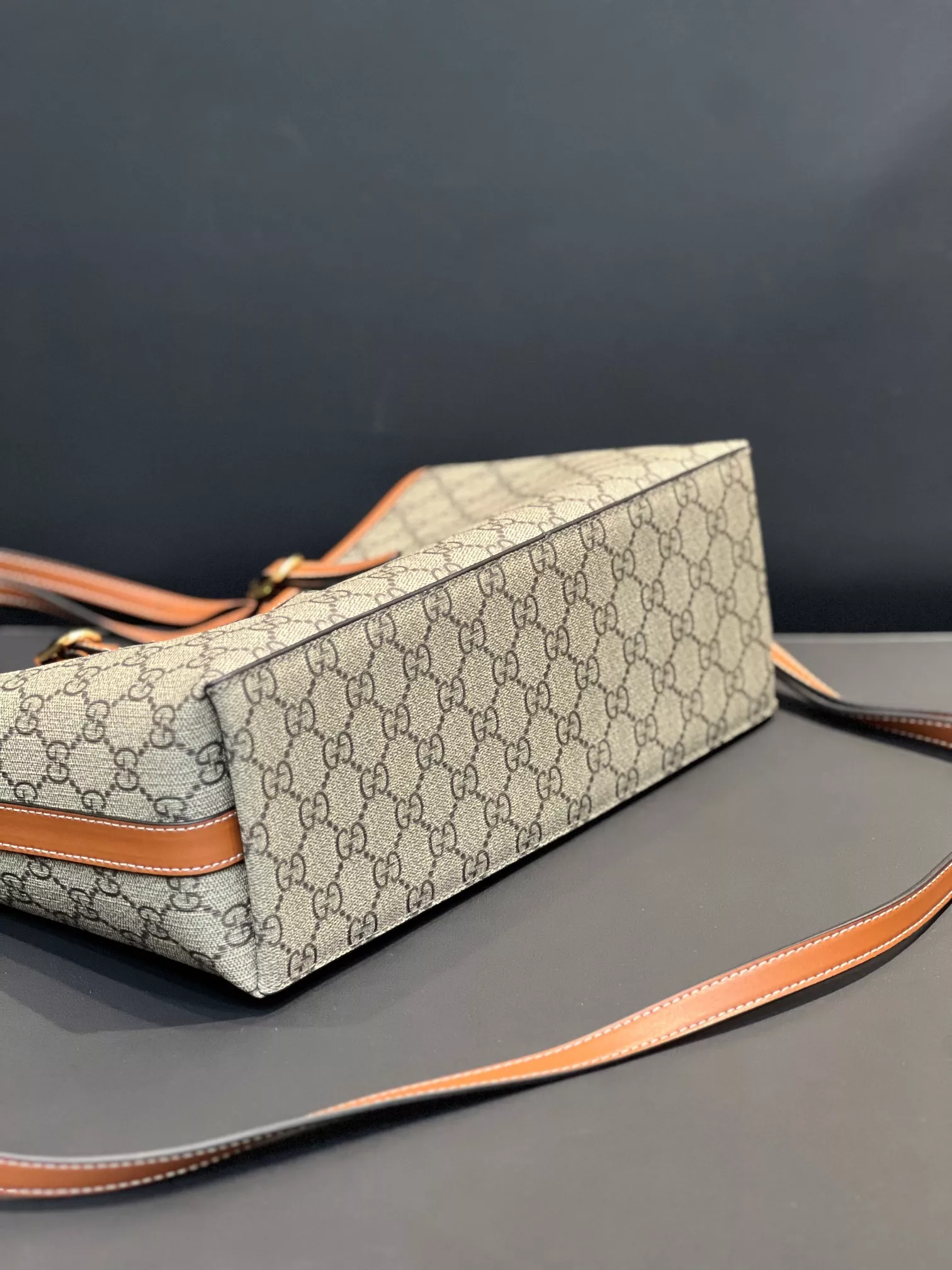 Gucci AAA Quality Shoulder Bags For Women Modern 2950