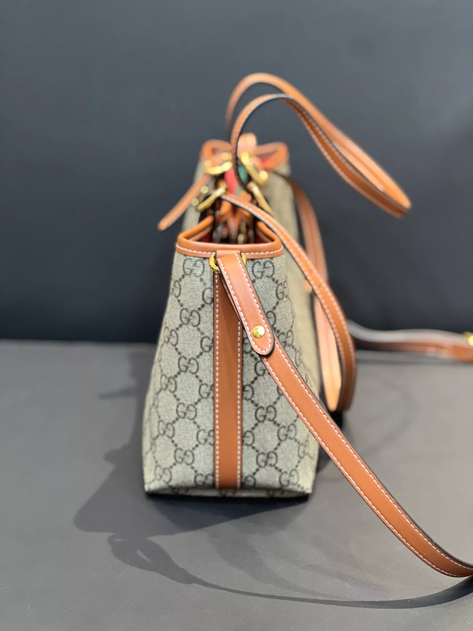 Gucci AAA Quality Shoulder Bags For Women Modern 2950