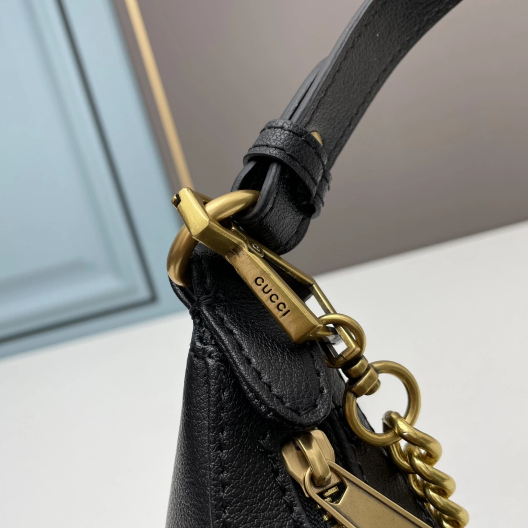 Gucci AAA Quality Shoulder Bags For Women Practical 1986