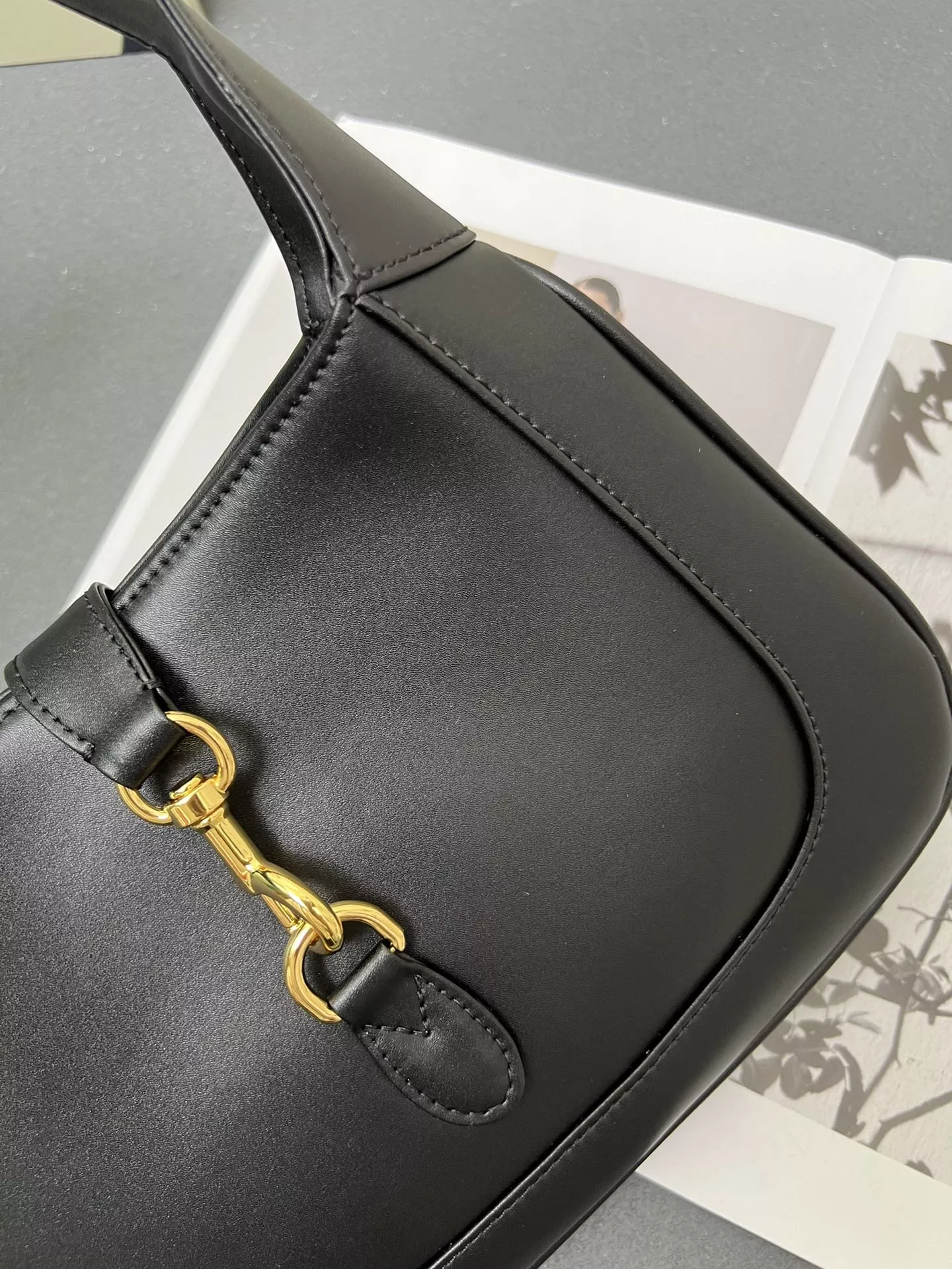 Gucci AAA Quality Shoulder Bags For Women Practical 8846