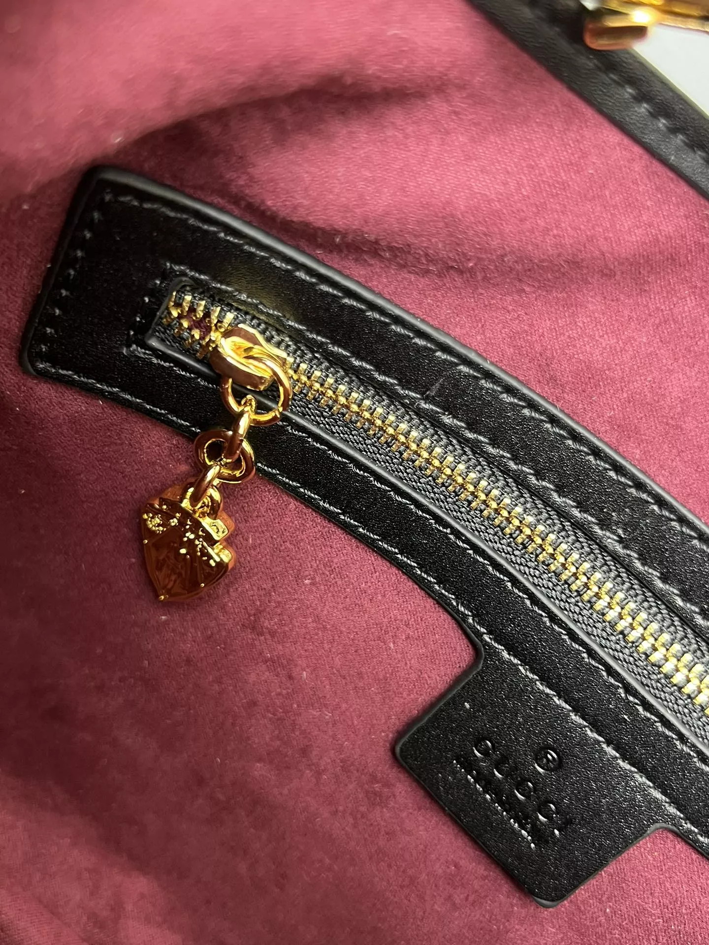 Gucci AAA Quality Shoulder Bags For Women Practical 8846