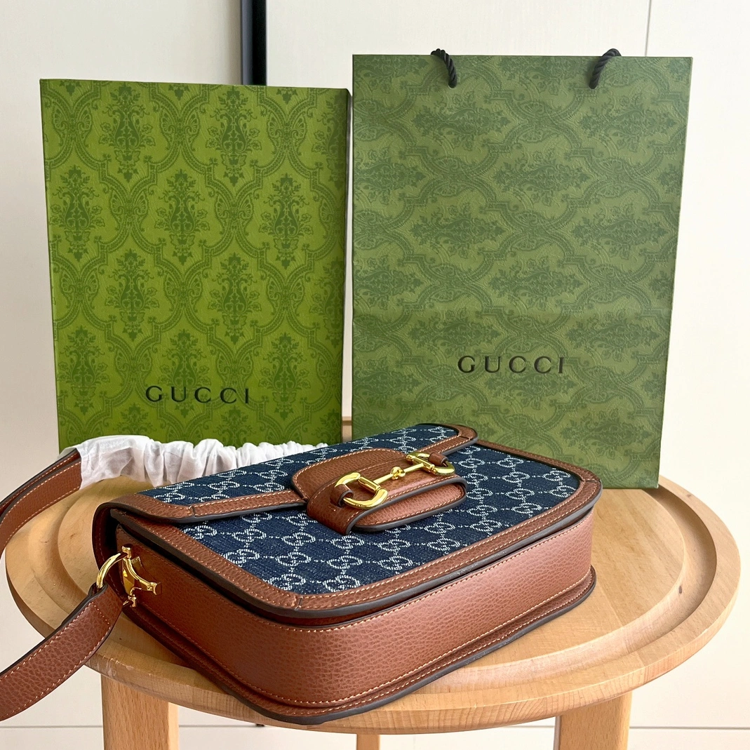 Gucci AAA Quality Shoulder Bags For Women Resilient 2439
