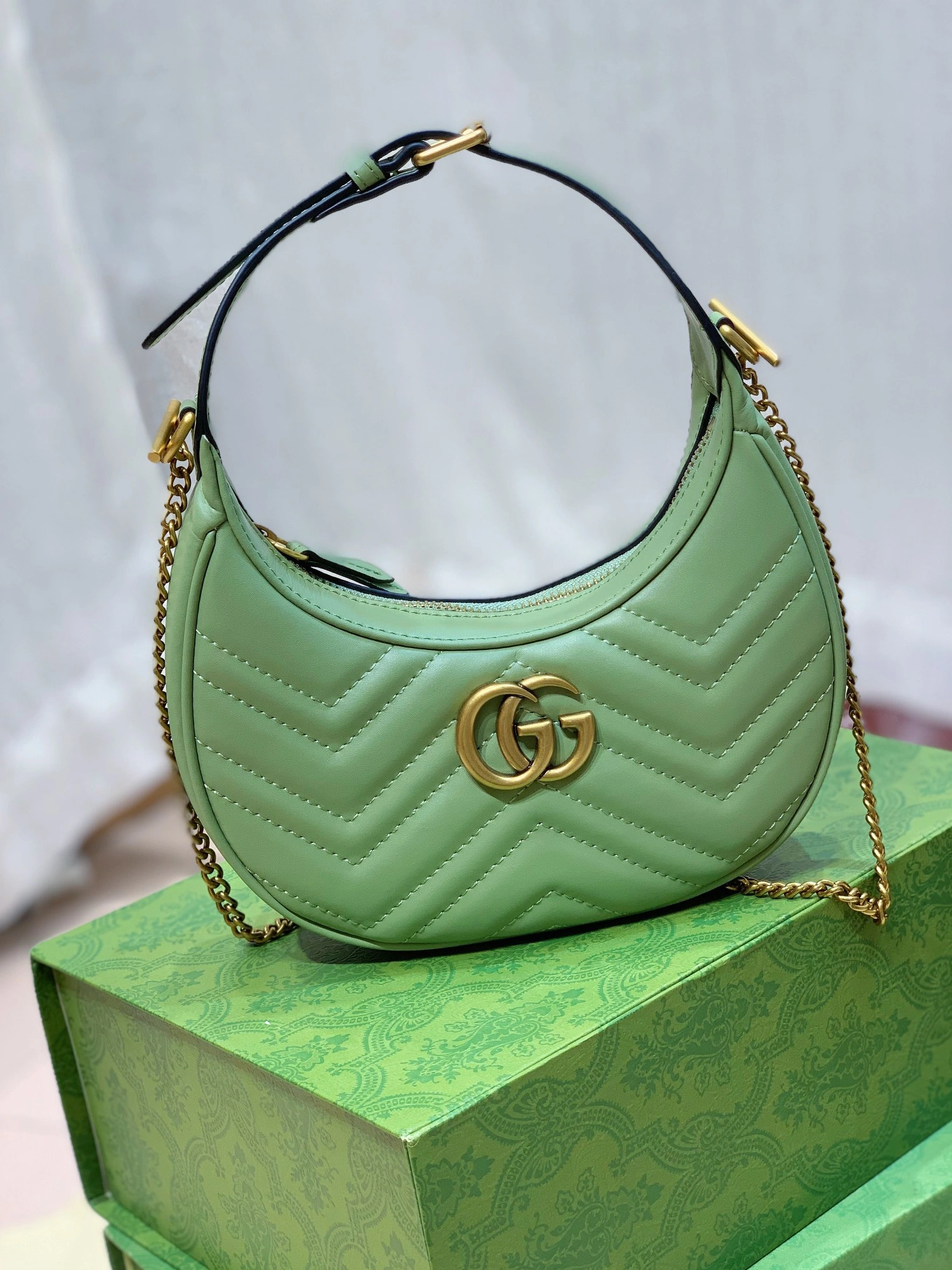 Gucci AAA Quality Shoulder Bags For Women Resilient 5063
