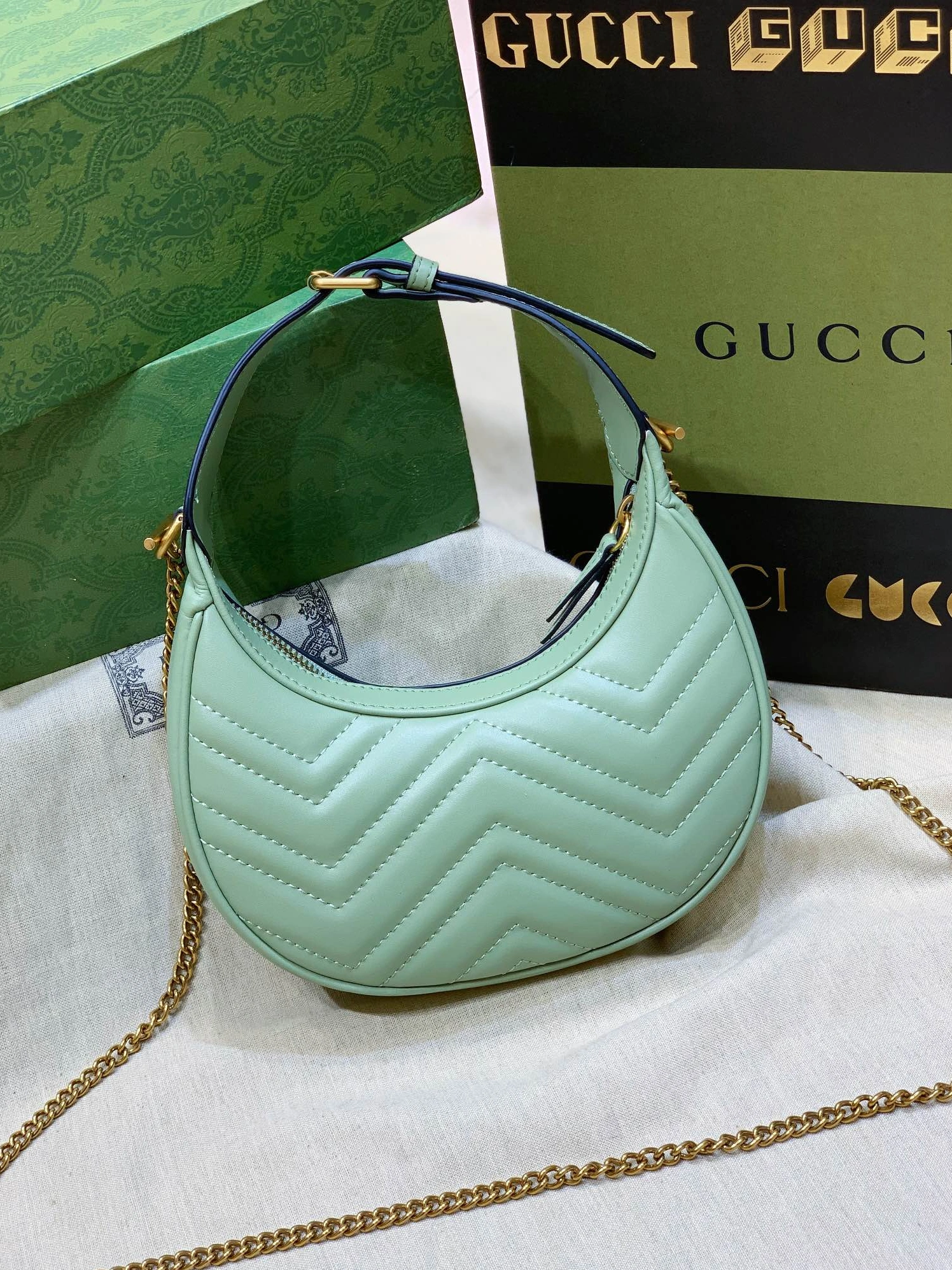 Gucci AAA Quality Shoulder Bags For Women Resilient 5063