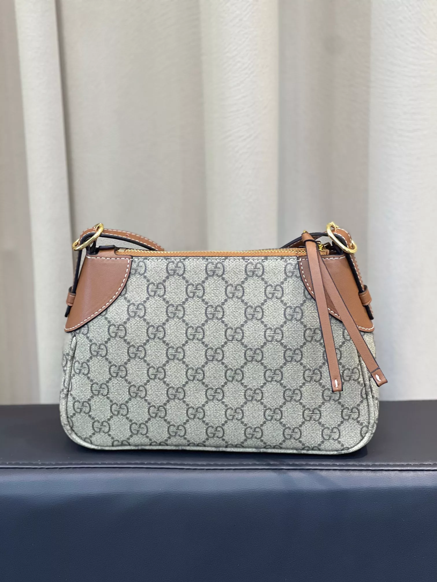 Gucci AAA Quality Shoulder Bags For Women Sleek 5604