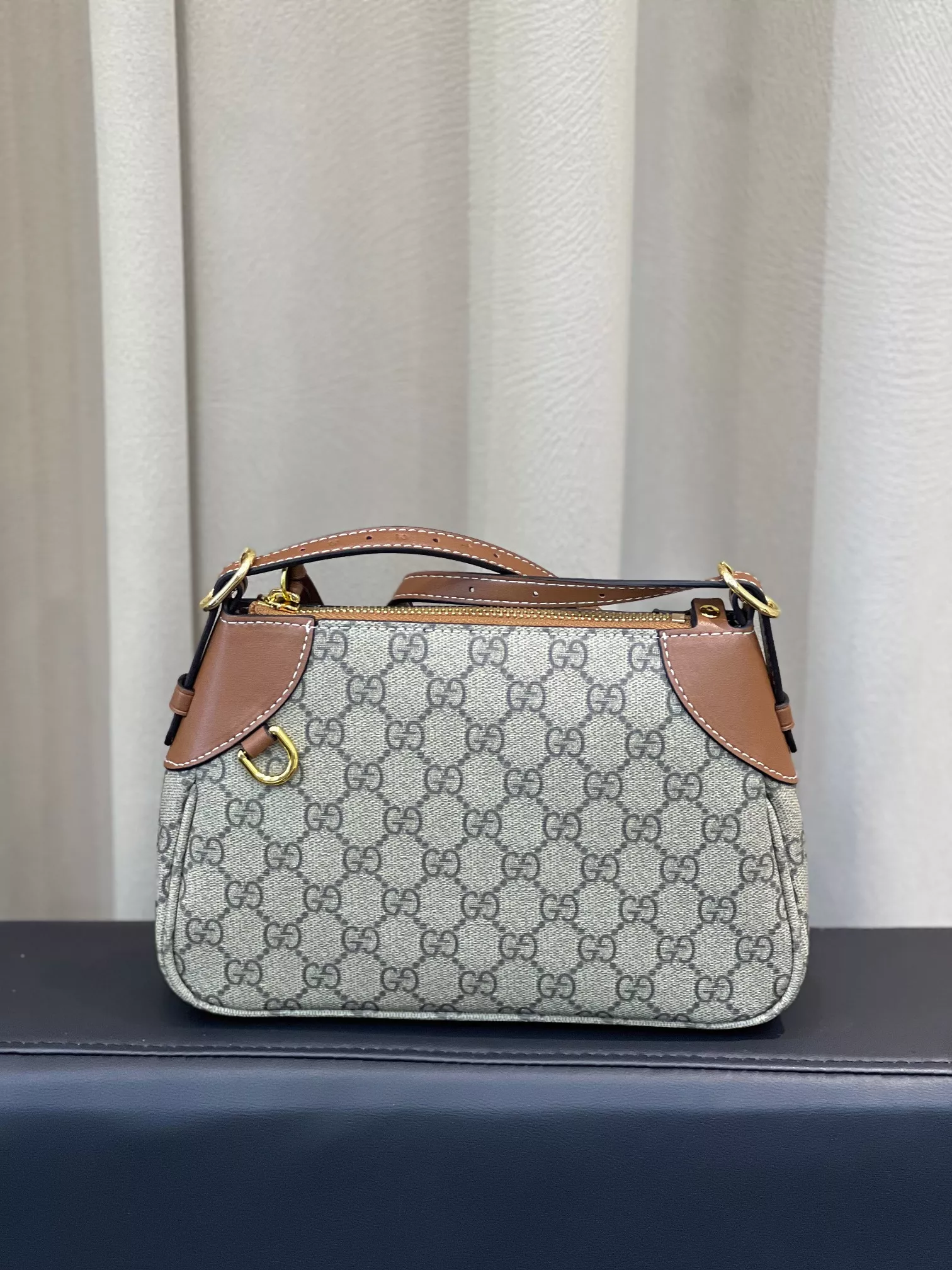 Gucci AAA Quality Shoulder Bags For Women Sleek 5604