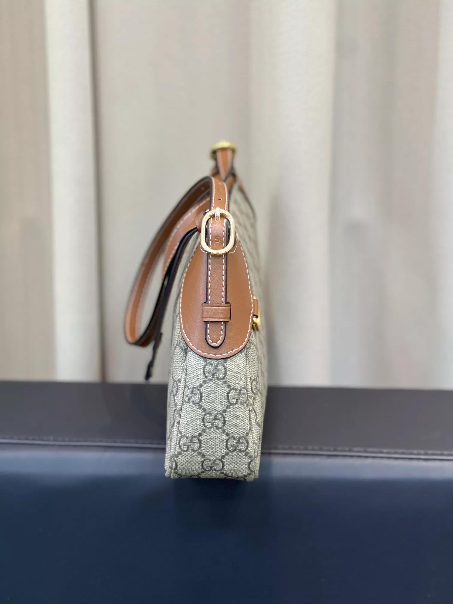 Gucci AAA Quality Shoulder Bags For Women Sleek 5604