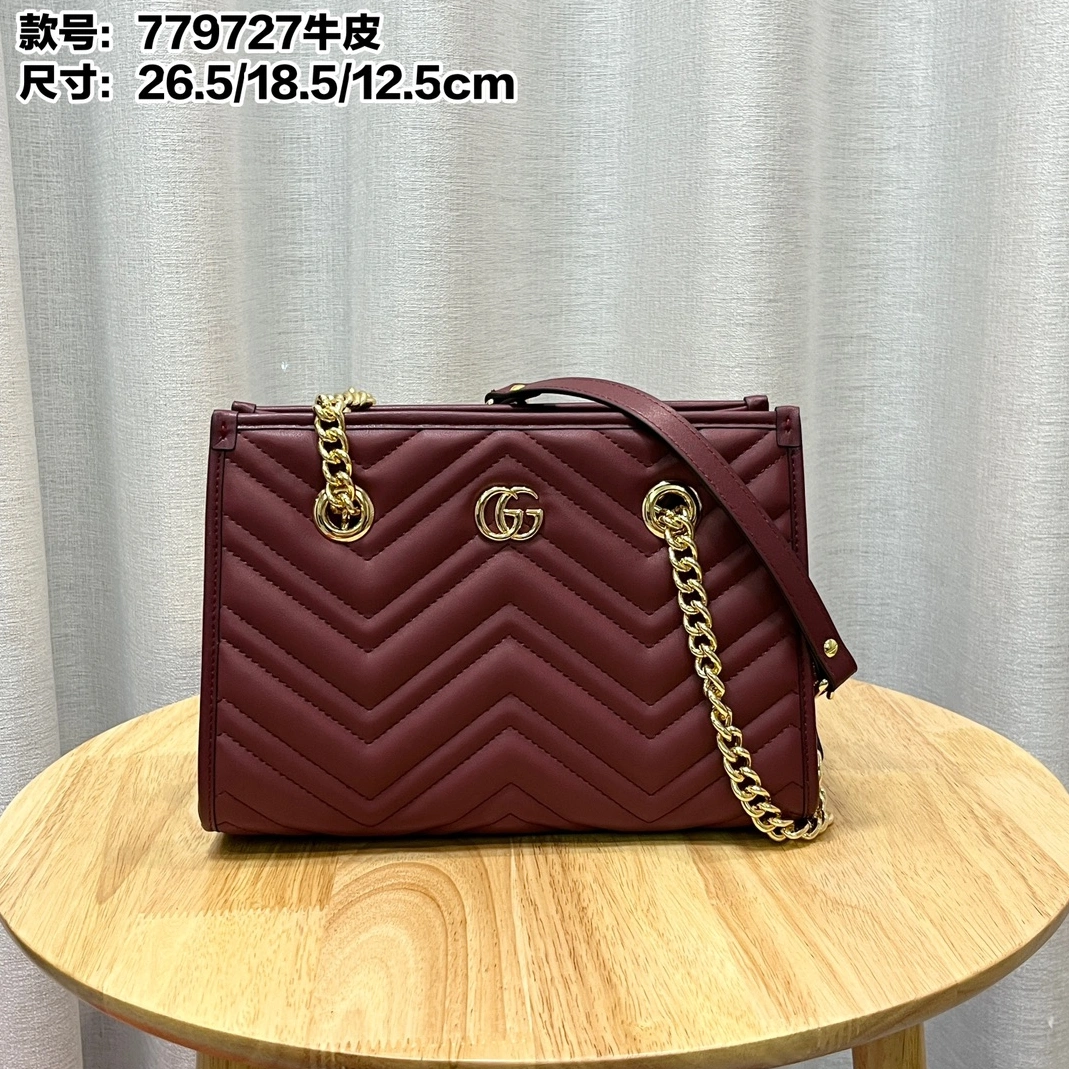 Gucci AAA Quality Shoulder Bags For Women Sleek 8410