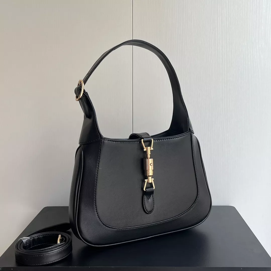Gucci AAA Quality Shoulder Bags For Women Trendsetting 7988