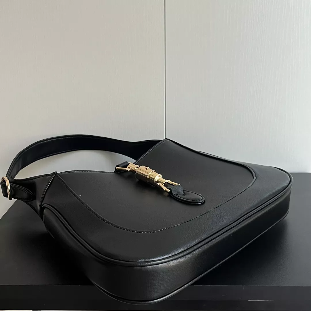 Gucci AAA Quality Shoulder Bags For Women Trendsetting 7988